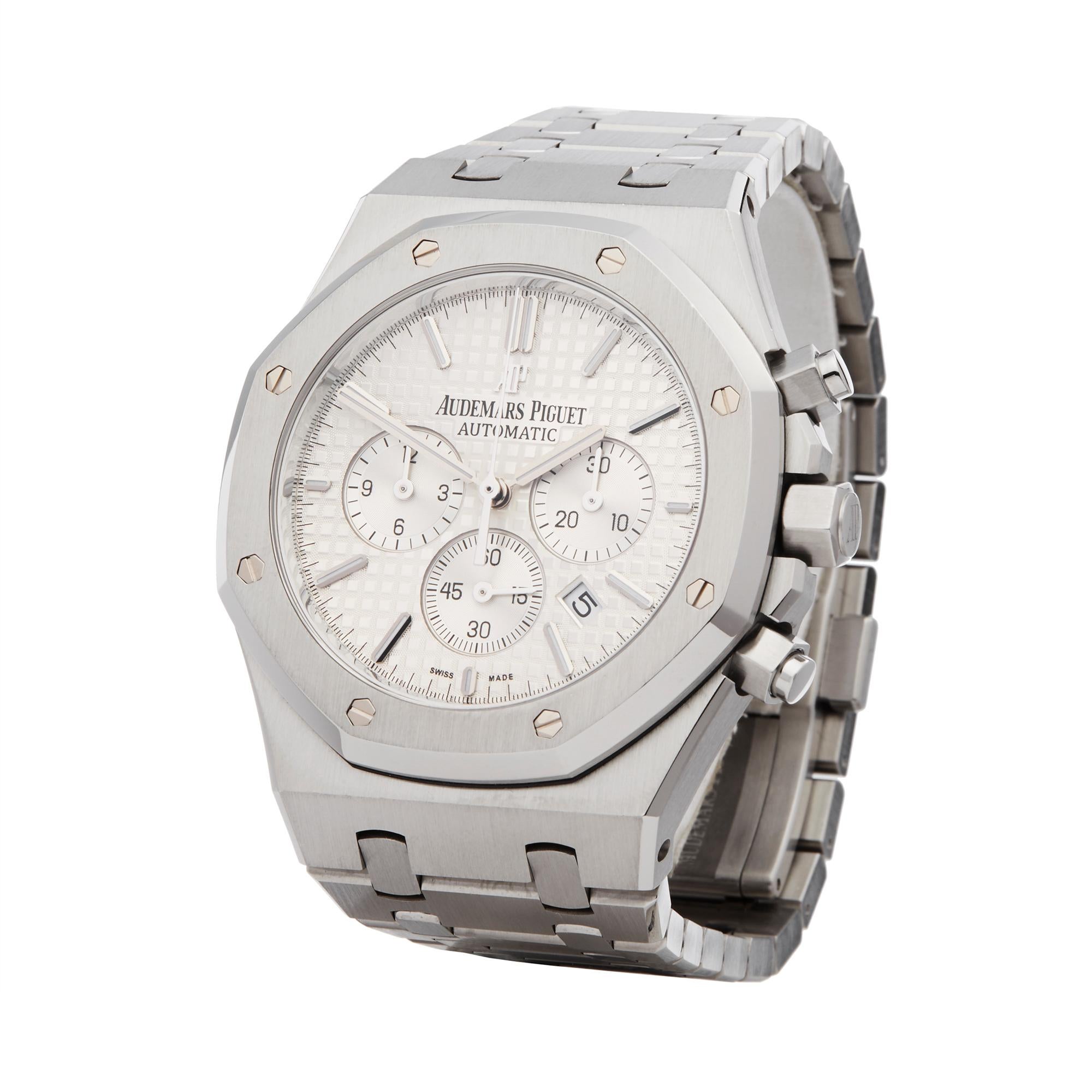 Ref: W6227
Manufacturer: Audemars Piguet
Model: Royal Oak
Model Ref: 26320ST.OO.1220ST.02
Age: 7th February 2016
Gender: Mens
Complete With: Xupes Presentation Box & Guarantee
Dial: White Baton
Glass: Sapphire Crystal
Movement: Automatic
Water