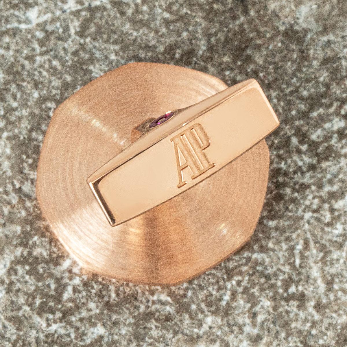 Taille ronde Audemars Piguet Royal Oak Boutons de manchette or rose et diamants en vente
