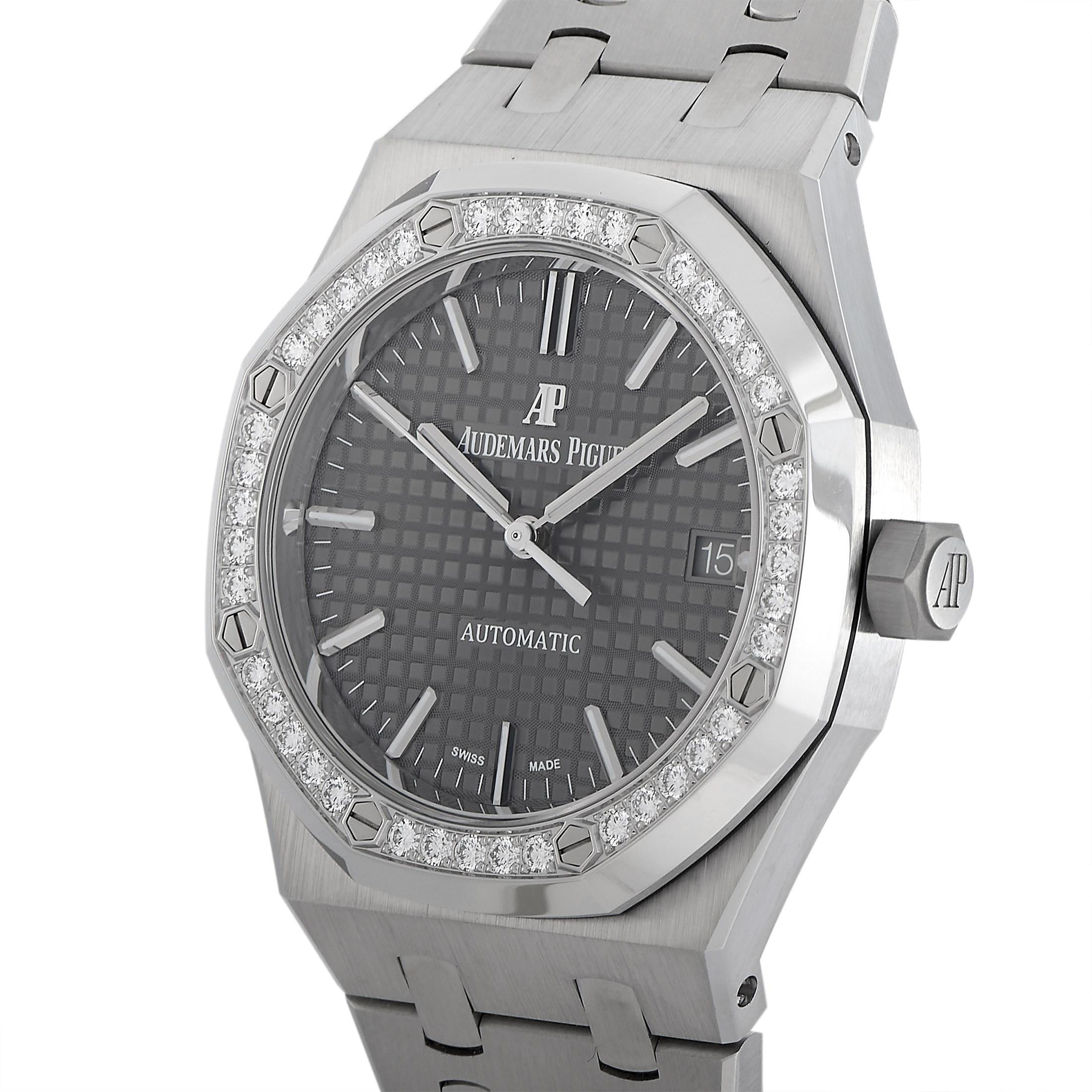 Add a little sparkle to your day with this Audemars Piguet Royal Oak Diamond Automatic Watch 15451ST.ZZ.1256ST.02. On its recognizable octagonal bezel with 8 polished steel screws are 40 diamonds that elegantly glisten. The stainless steel case is