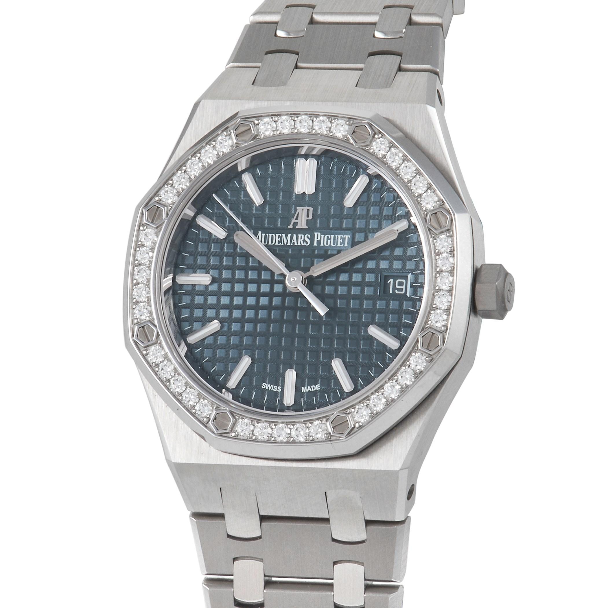 Smaller than your average Royal Oak but just as stunning. The Audemars Piguet Royal Oak Diamond Blue-Grey Dial Ladies Watch 77351ST.ZZ.1261ST.01 is designed for small wrists given its 34mm case diameter. It comes with a beautiful blue-grey dial with