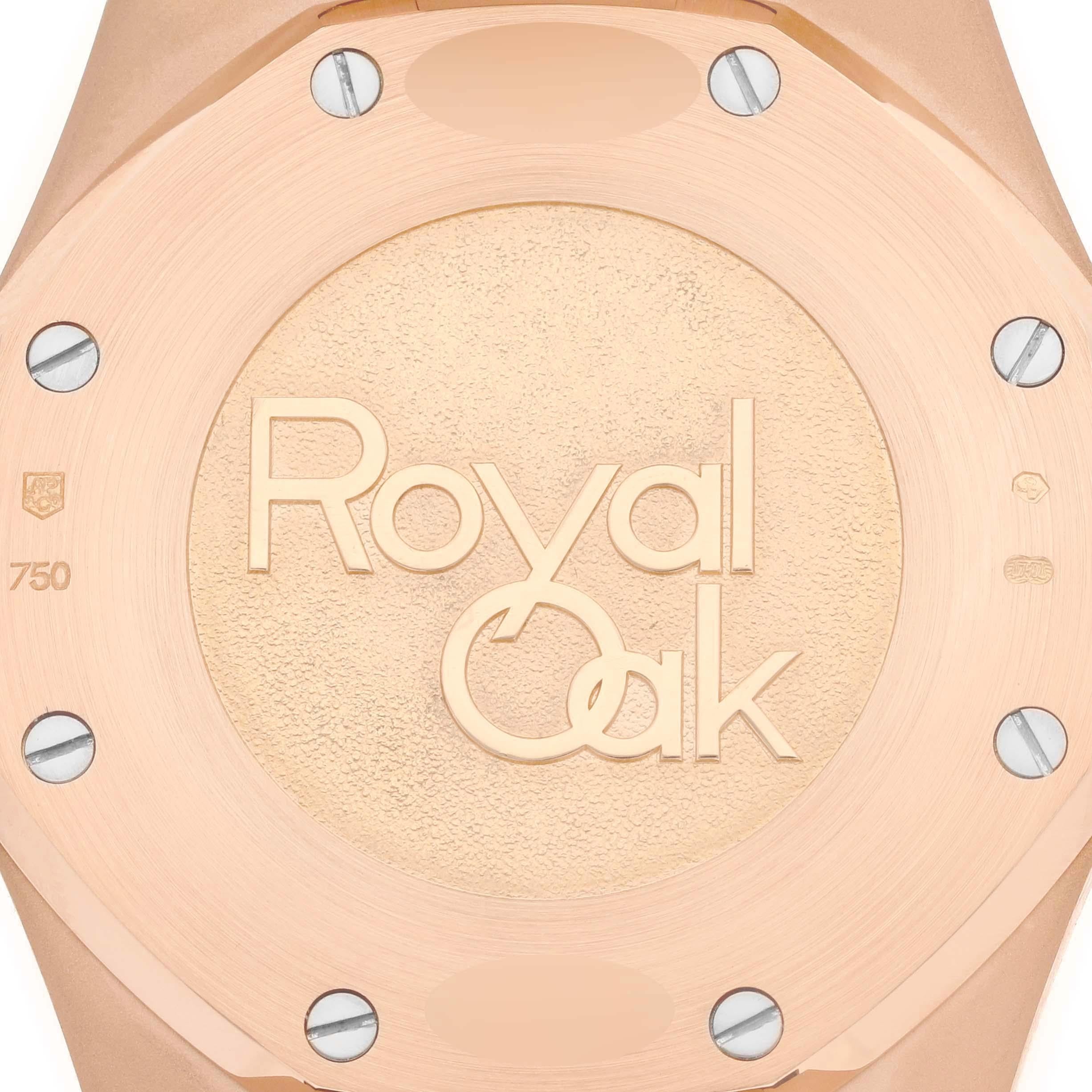 Audemars Piguet Royal Oak Dual Time Rose Gold Mens Watch 26120OR. Mouvement chronographe à remontage automatique. Boîtier octogonal en or rose 18 carats de 39 mm de diamètre. Fond massif. Lunette en or rose 18 carats ponctuée de 8 vis de signature.