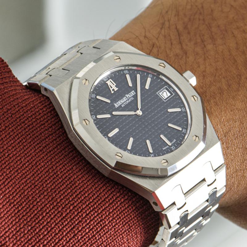 Audemars Piguet Royal Oak Jumbo Extra Thin Blue Dial Unworn  In Excellent Condition For Sale In London, GB