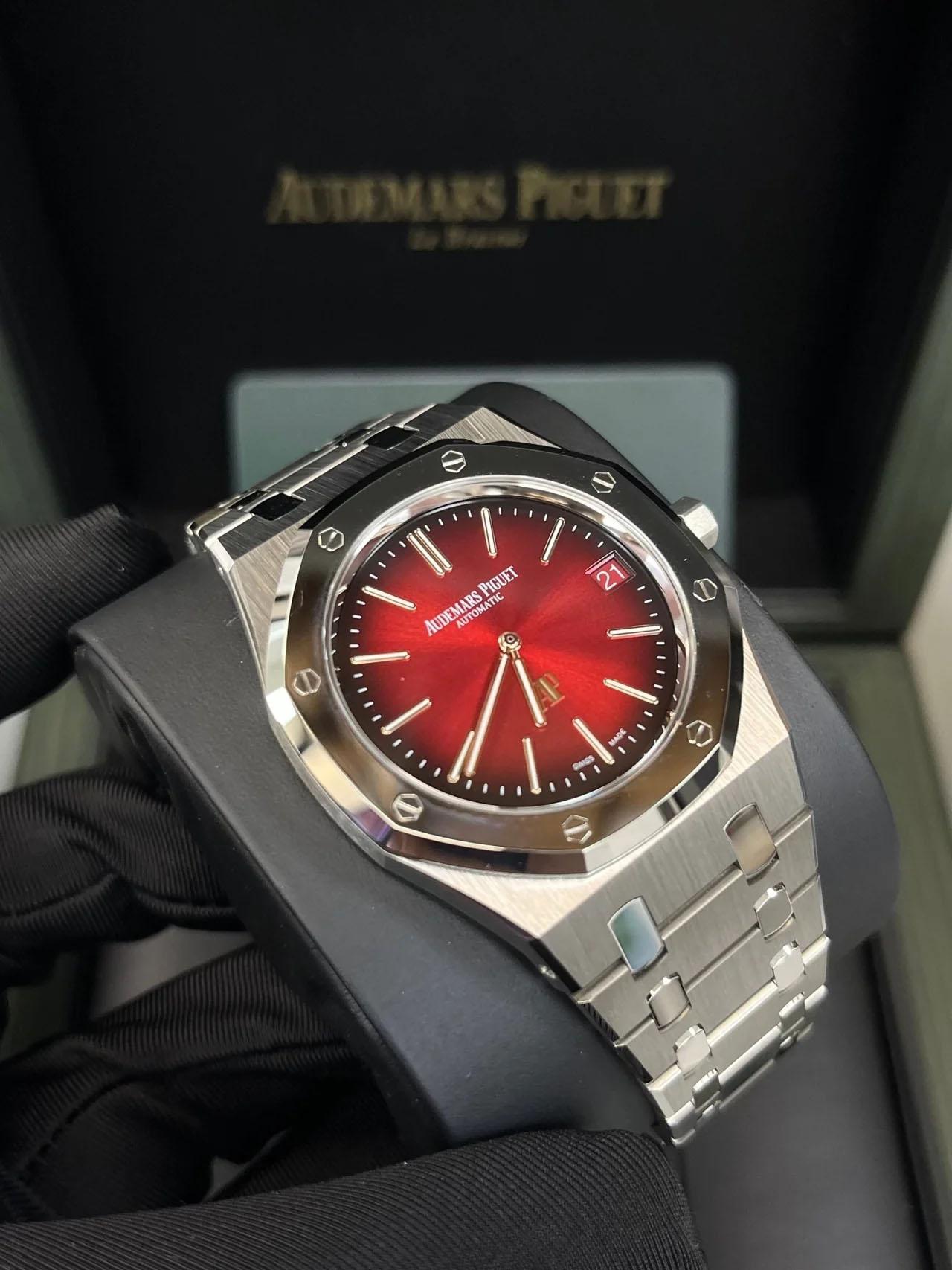 The Audemars Piguet Royal Oak Jumbo Extra-Thin in burgundy is a masterful display of contemporary watchmaking, blending advanced materials with timeless design. Its sophisticated smoked burgundy dial immediately draws attention, creating a striking