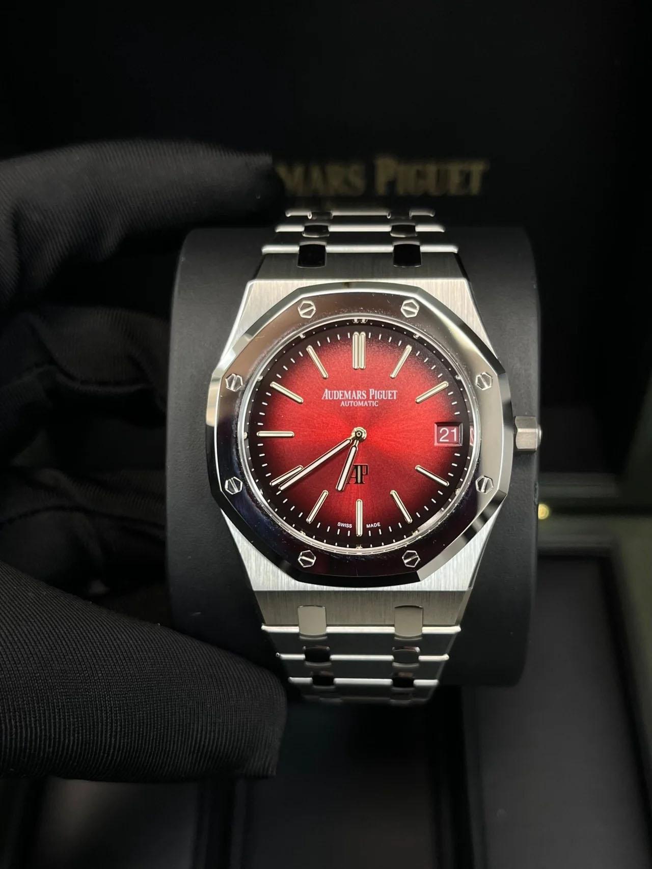 Audemars Piguet Royal Oak Jumbo Extra-thin Burgundy 16202XT.OO.1240XT.01 In New Condition For Sale In New York, NY