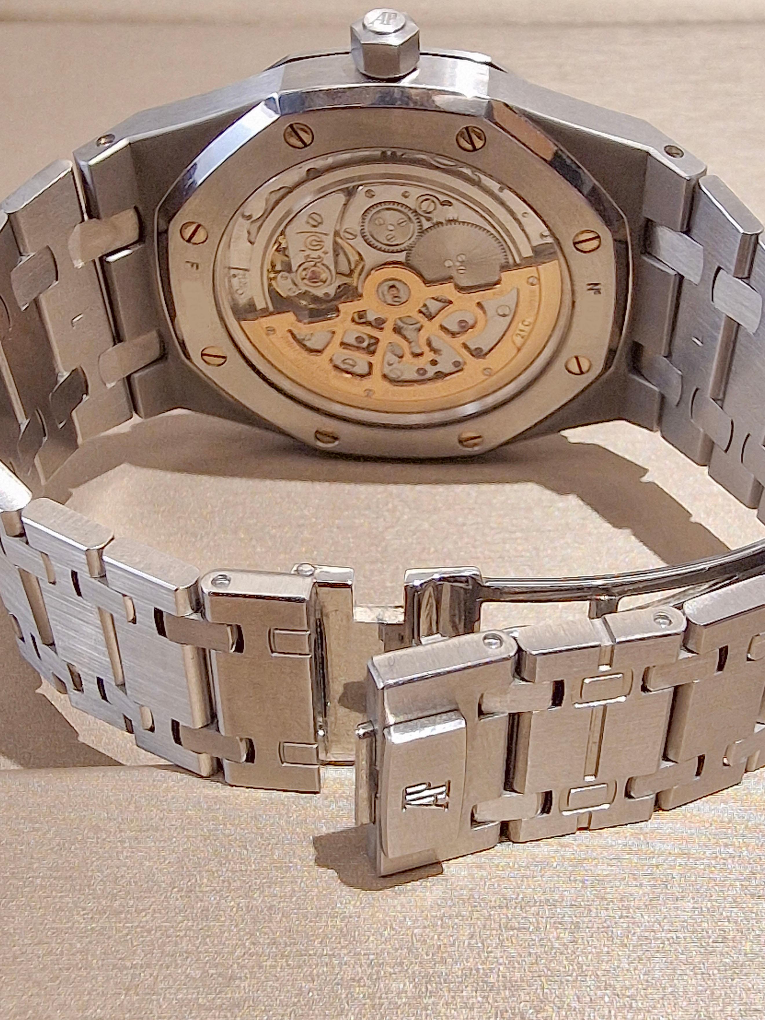 Audemars Piguet Royal Oak Jumbo, Ref. 15202ST.OO.1240ST.01 In Excellent Condition For Sale In Rome, IT