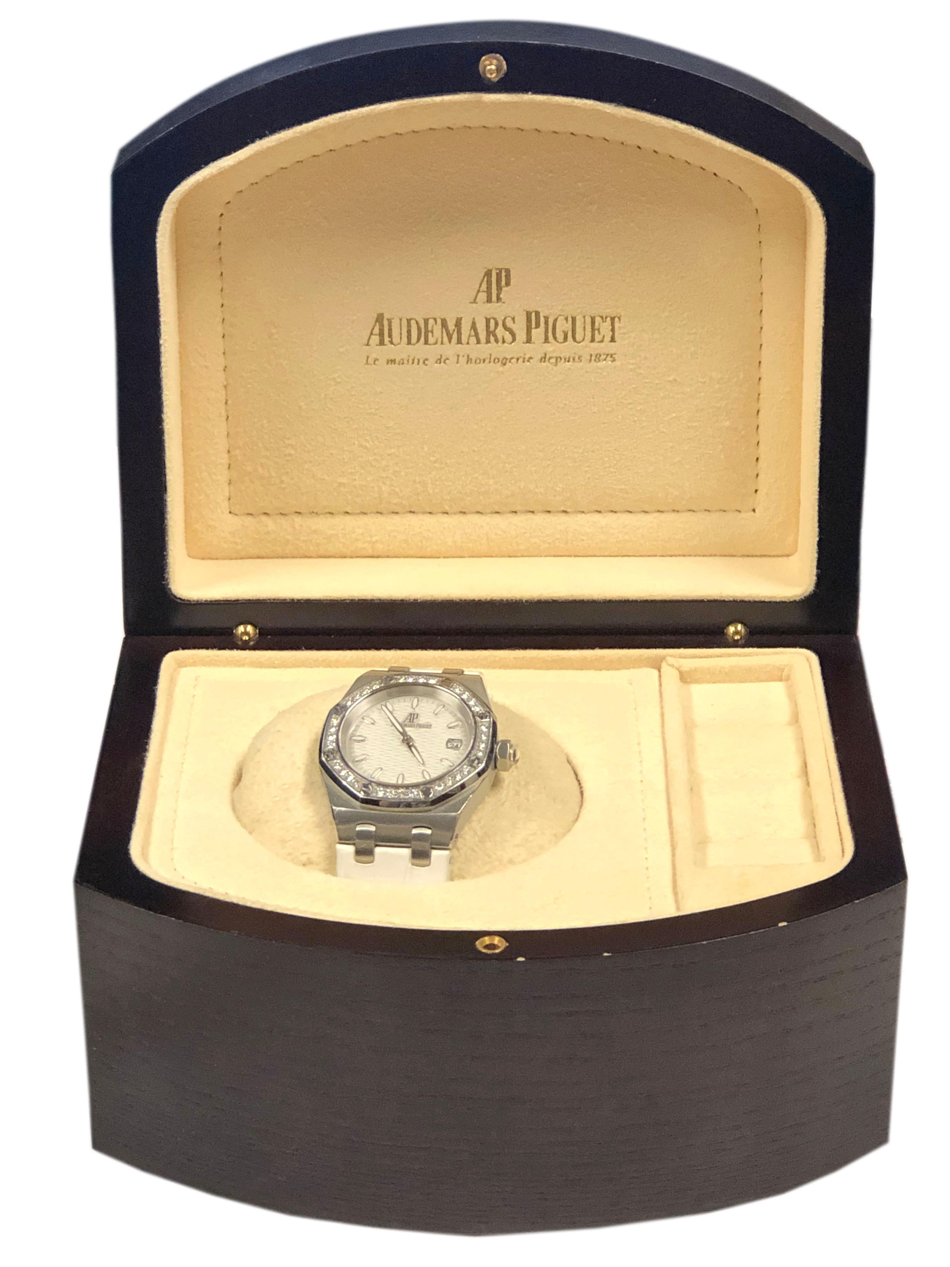 Audemars Piguet Royal Oak Ladies Steel and Diamonds Wrist Watch Ref 6760 In Excellent Condition For Sale In Chicago, IL