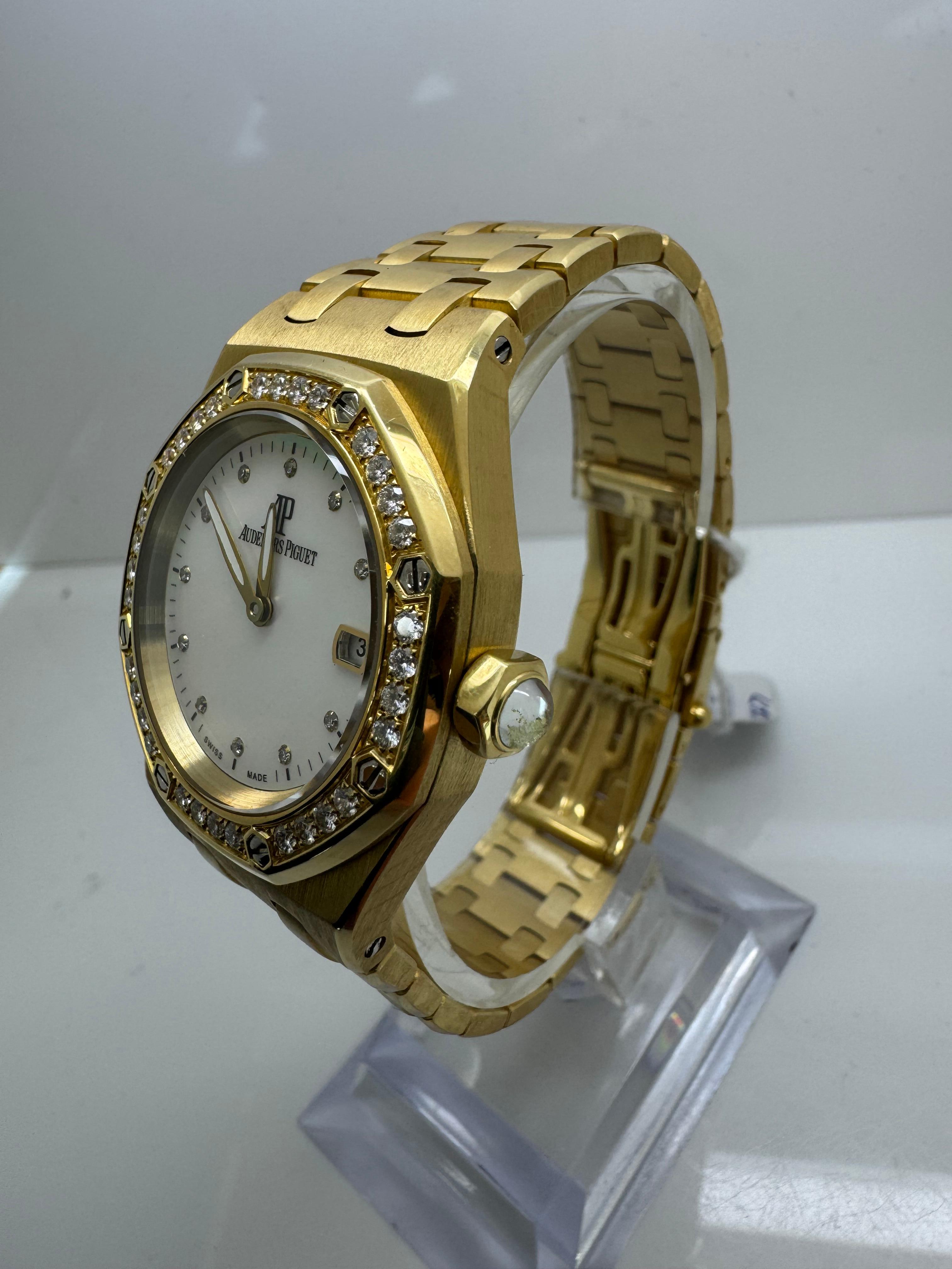 Reloj Audemars Piguet Royal Oak femenino de 33 mm 67601BA Esfera MOP de oro amarillo con diamantes Art Decó en venta