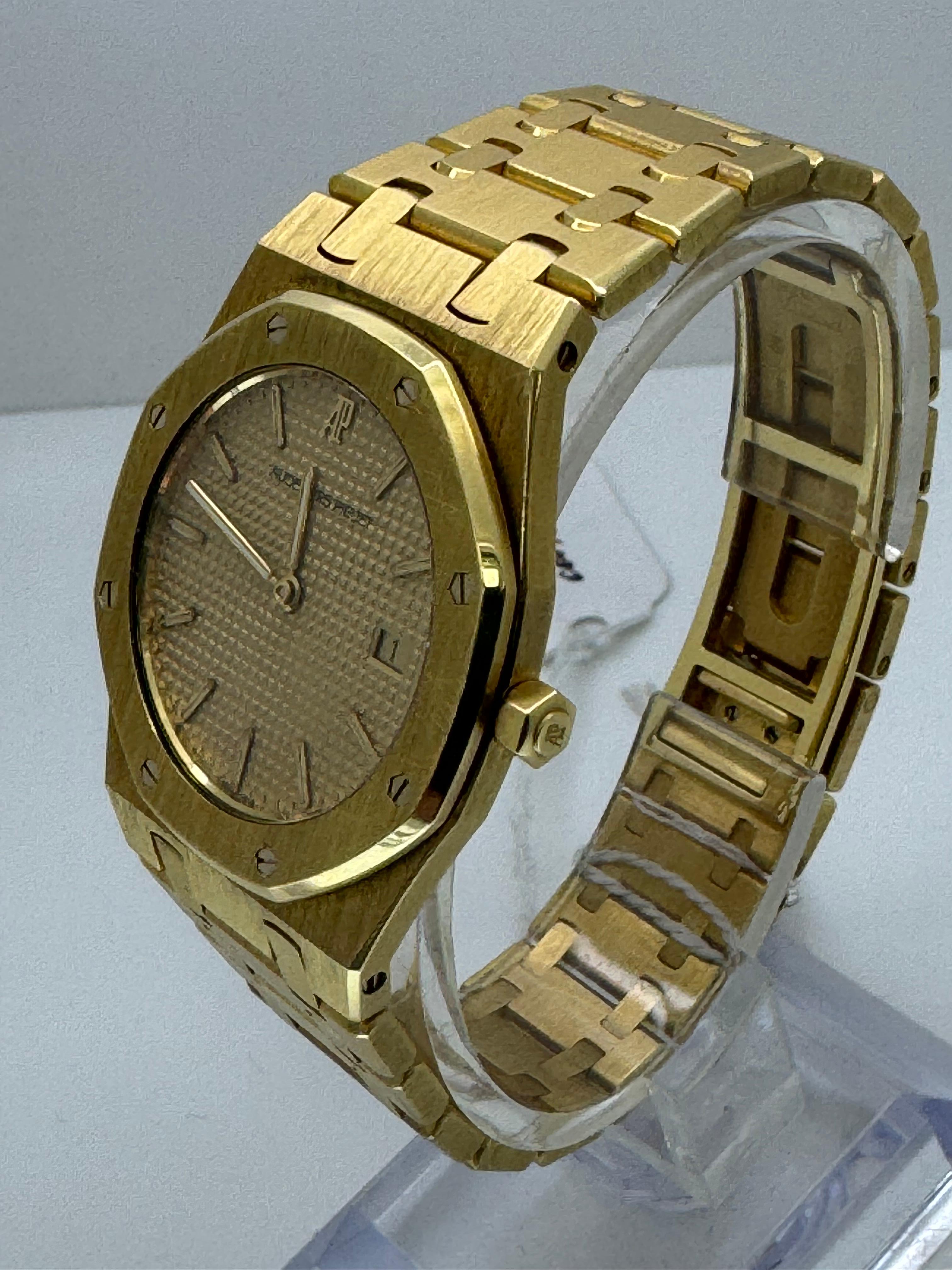 Art Deco Audemars Piguet Royal Oak Ladies 33mm Yellow Gold Watch – Ref. 56303BA For Sale