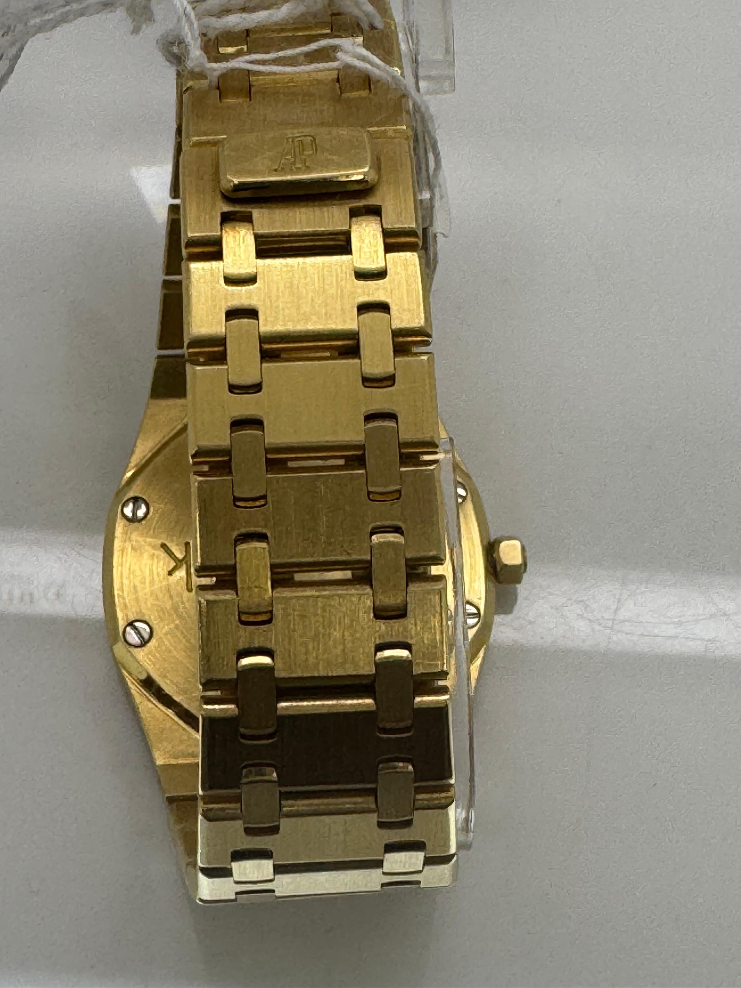 Audemars Piguet Royal Oak Ladies 33mm Yellow Gold Watch – Ref. 56303BA In Excellent Condition For Sale In New York, NY
