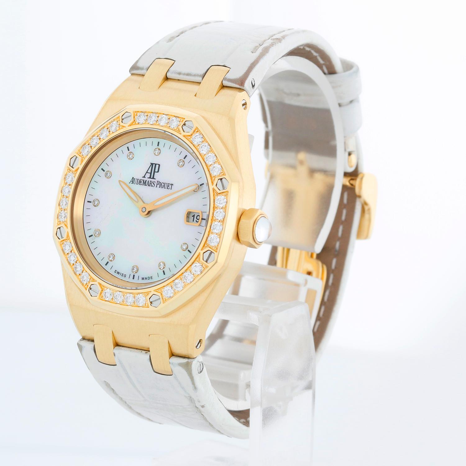 Women's Audemars Piguet Royal Oak Ladies Quartz Watch Yellow Gold 67601BA For Sale