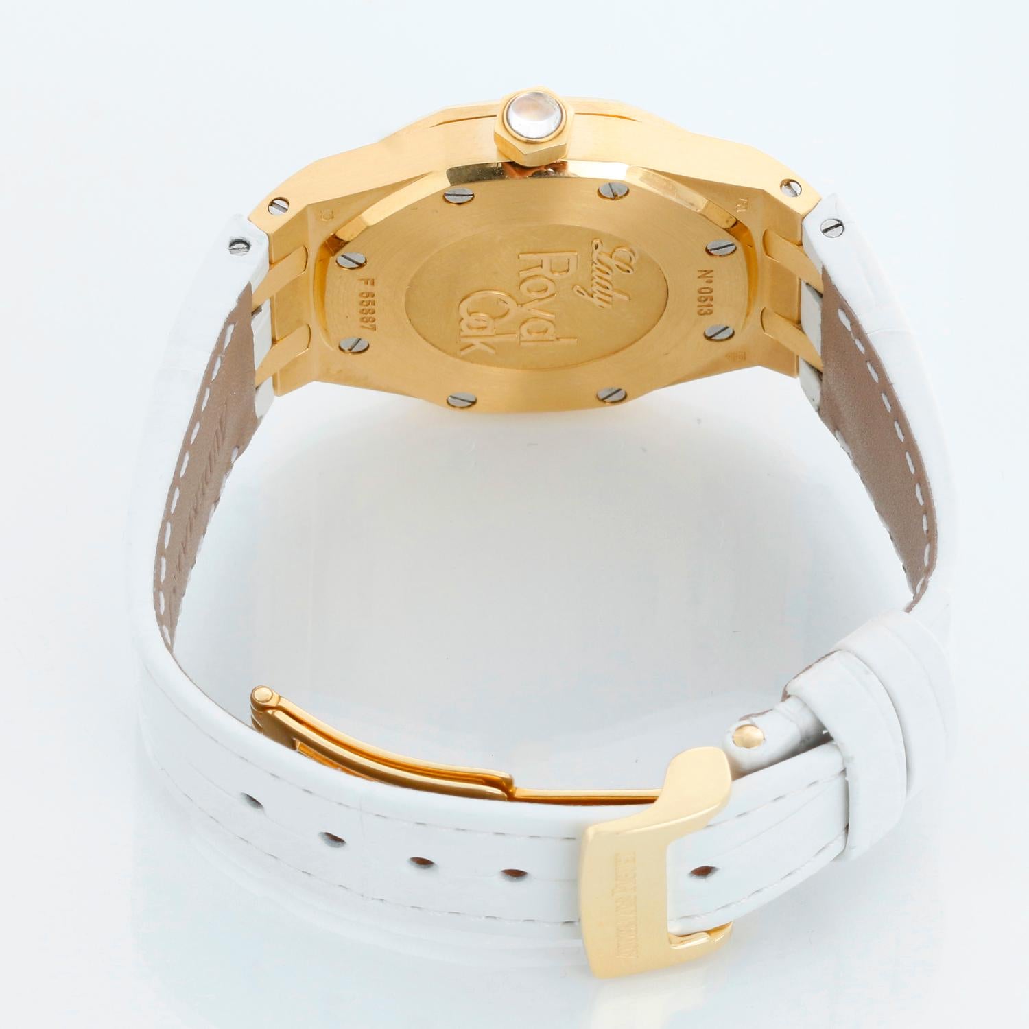 Audemars Piguet Reloj de cuarzo Royal Oak para señora Oro amarillo 67601BA en venta 1