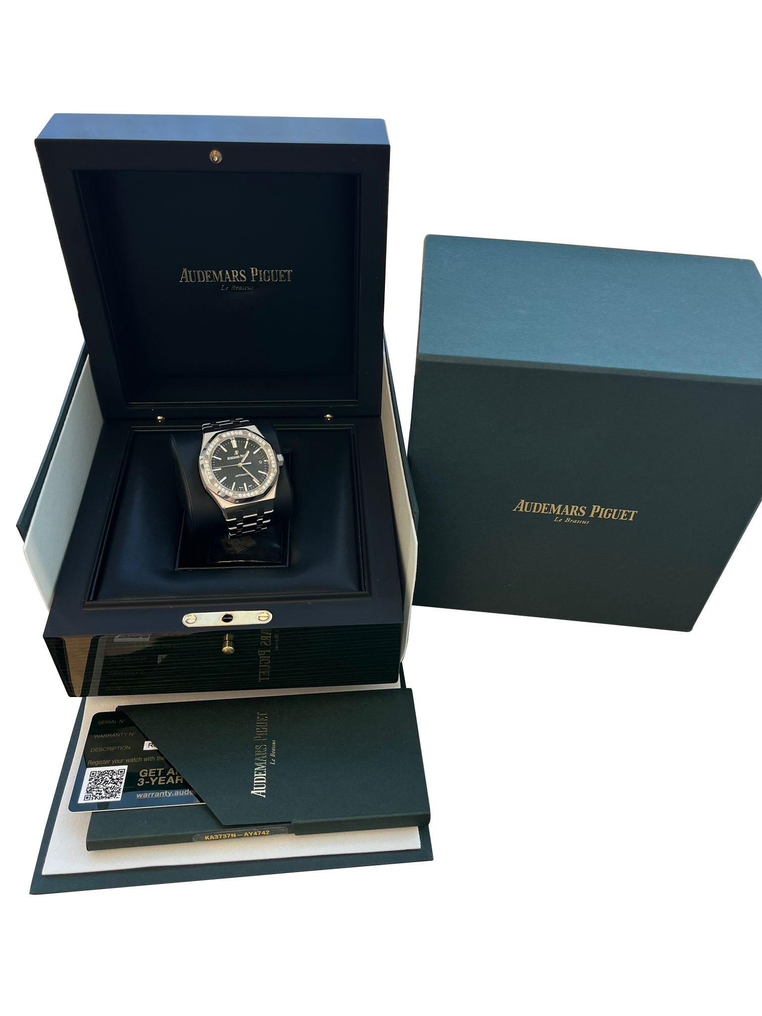 Audemars Piguet Royal Oak 37mm Acciaio Diamante Orologio Uomo 15451ST. Movimento automatico a carica automatica. Cassa in acciaio inossidabile di 37,0 mm di diametro. Spessore della cassa 9.80 mm. Fondello in vetro zaffiro trasparente da