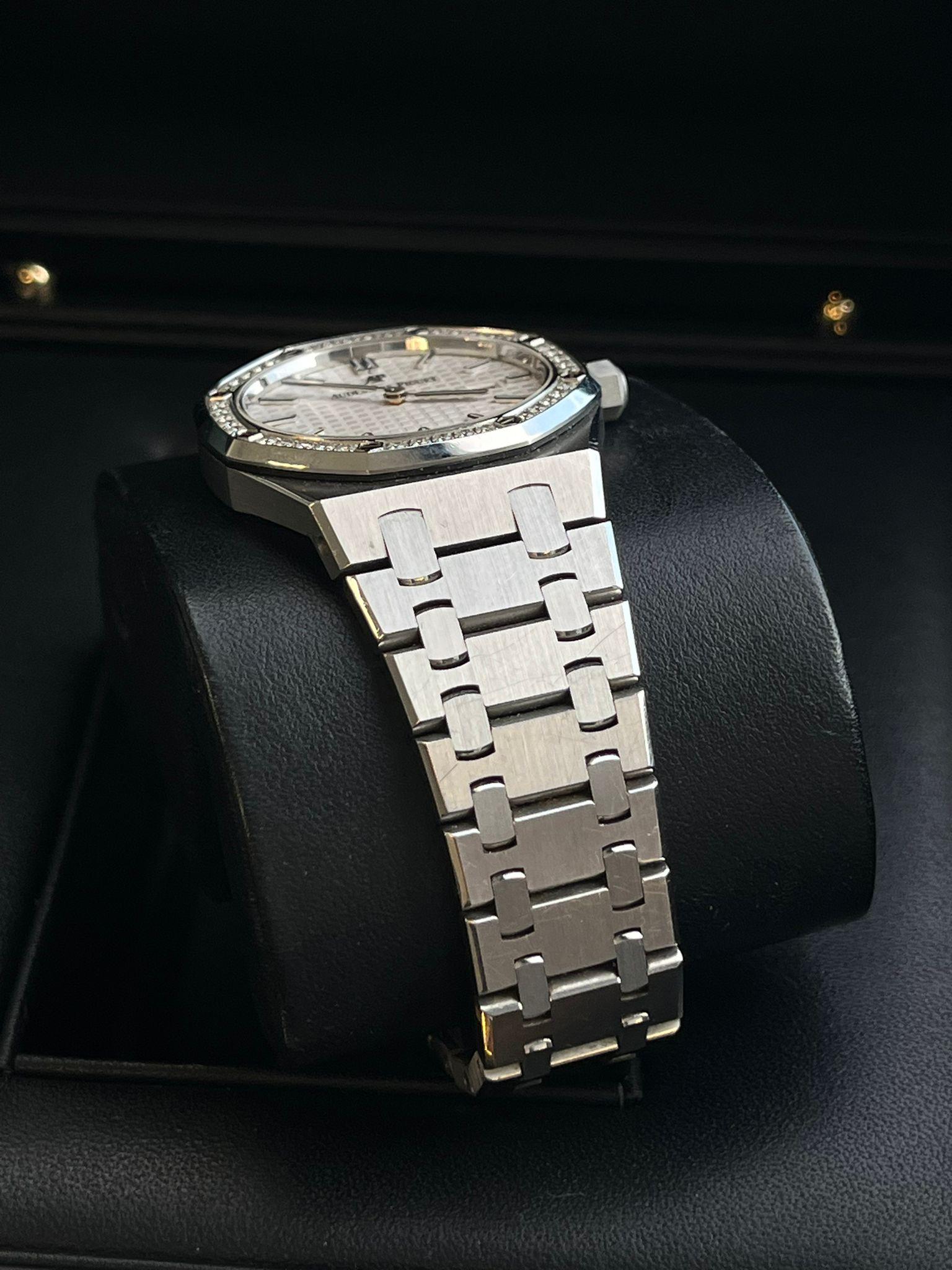 Audemars Piguet Royal Oak Lady Steel Silver Dial Watch 67651ST.ZZ.1261ST.01 For Sale 6