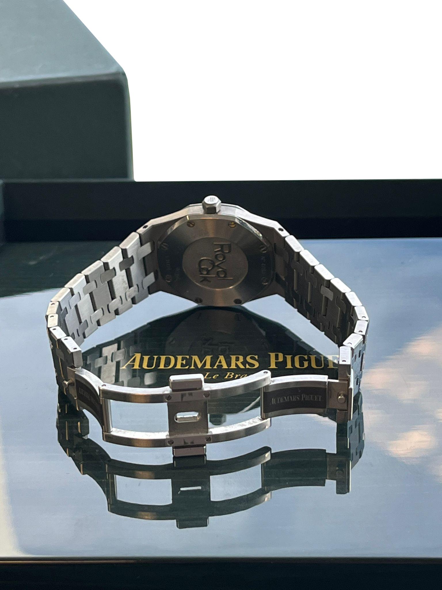 Audemars Piguet Royal Oak Damenuhr aus Stahl mit silbernem Zifferblatt 67651ST.ZZ.1261ST.01 im Angebot 13