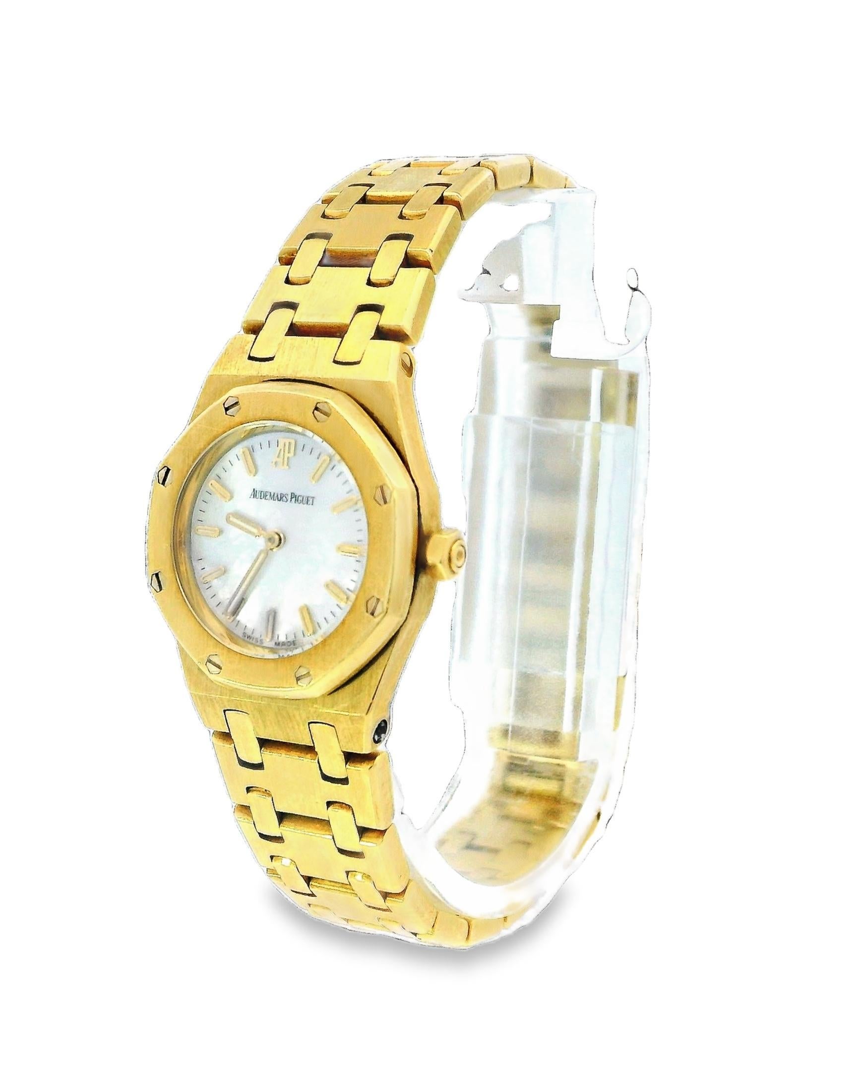 Audemars Piguet Royal Oak Mini 18K Yellow Gold MOP Dial Ladies Watch In Excellent Condition For Sale In Great Neck Plaza, NY