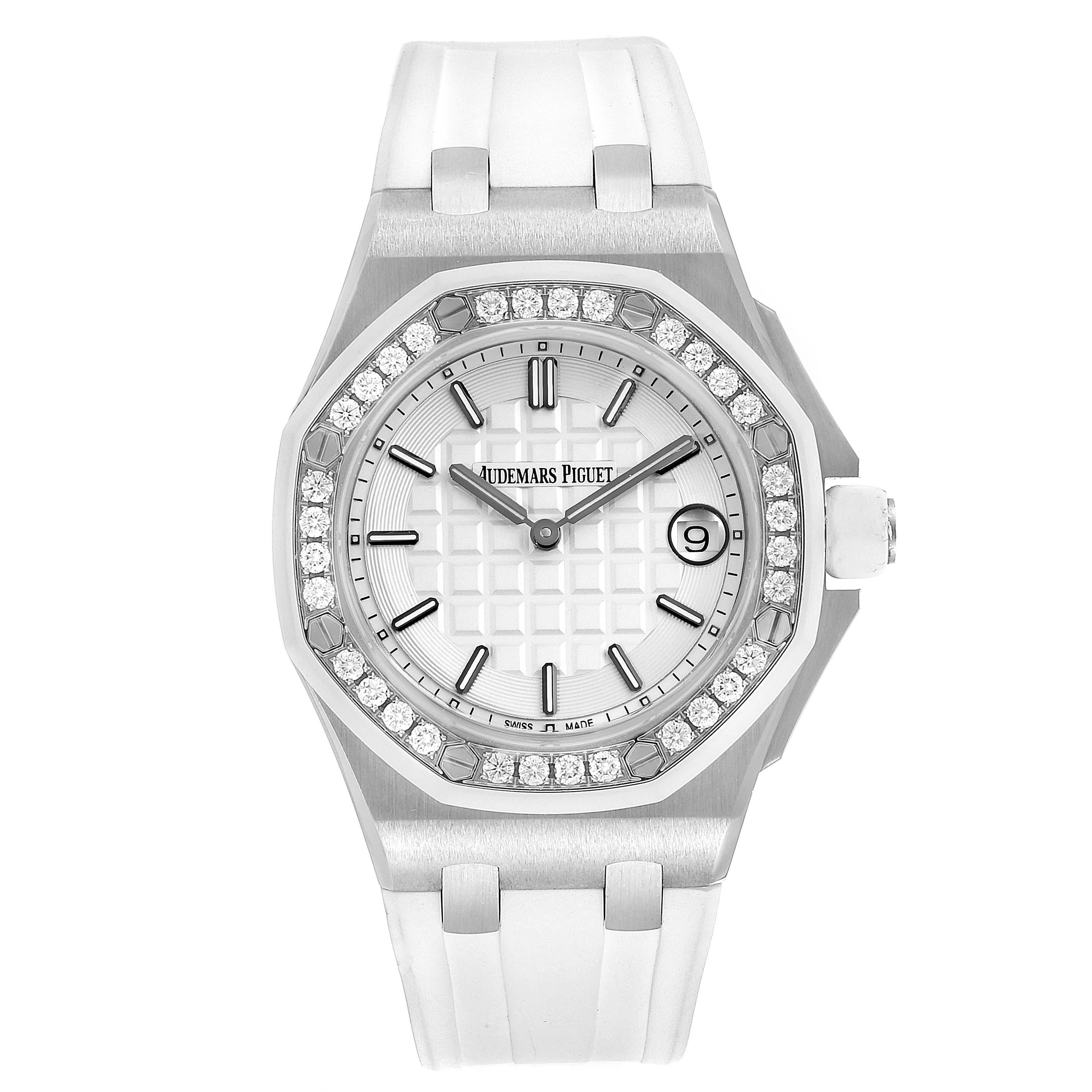 Audemars Piguet Royal Oak Offshore 37mm Diamant Damenuhr 57175ST. Automatisches Uhrwerk mit Selbstaufzug. Gehäuse aus Edelstahl mit einem Durchmesser von 37,0 mm. Krone mit weißem gummiummanteltem Griff. Original Audemars-Diamantlünette mit weißer