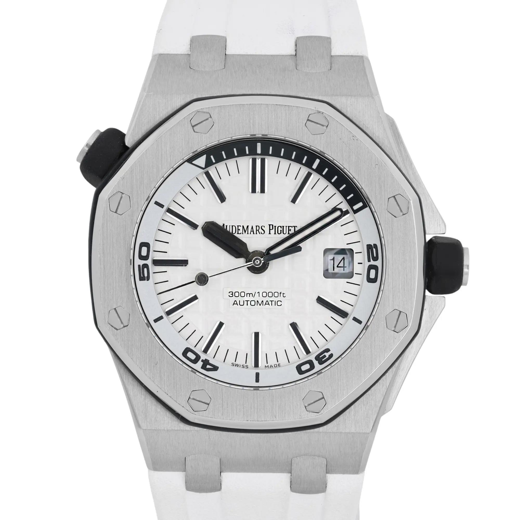 Usato in buone condizioni.  L'orologio è stato prodotto tra il 2016 e il 2018.

Audemars Piguet Royal Oak Offshore 15710ST

Marchio: Audemars Piguet
Model No: Oak Oak Offshore Diver
Numero di modello: 15710ST
Reparto: Uomini
Stile: