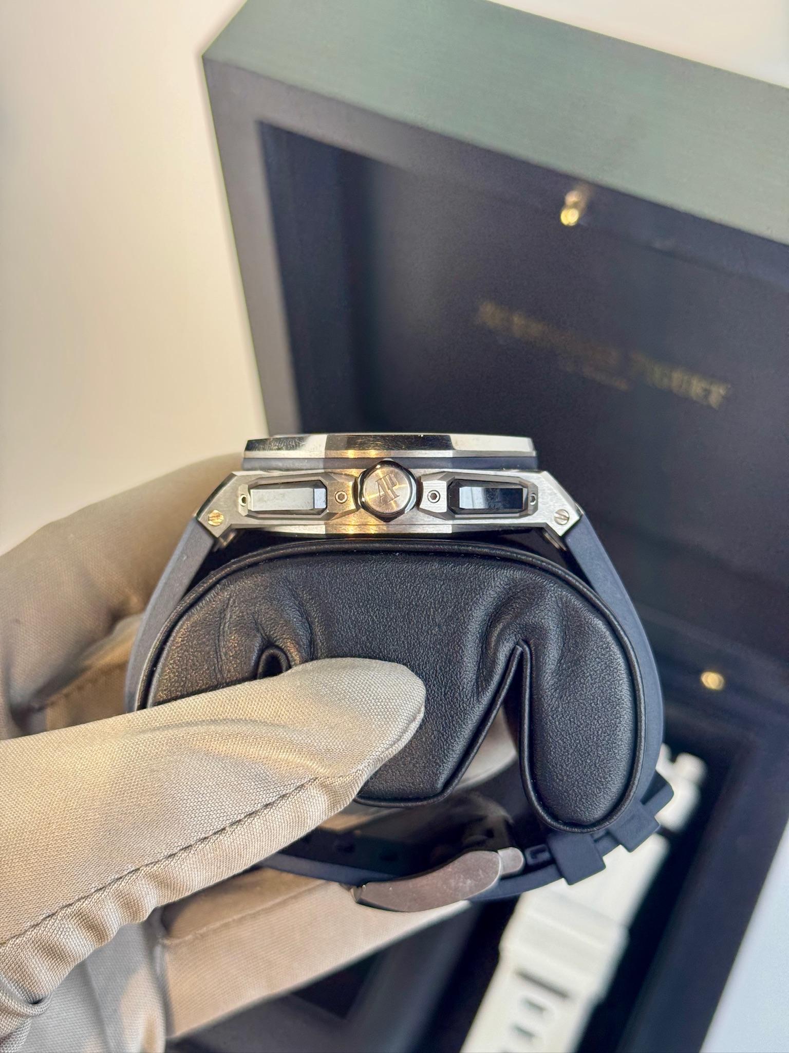 Contemporain Audemars Piguet Royal Oak Offshore 43 mm cadran bleu sangle en caoutchouc bleu Date : 2019