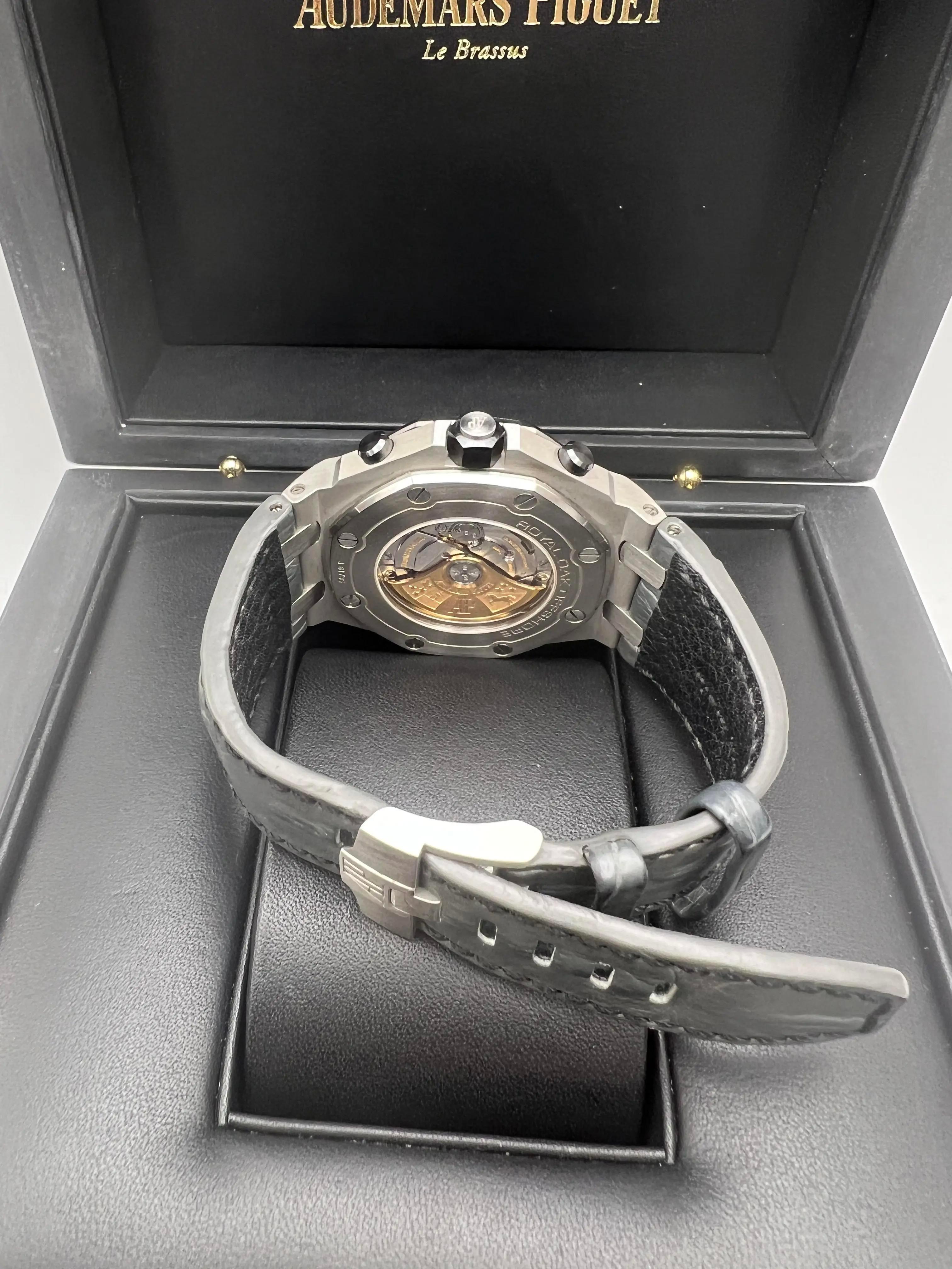 Audemars Piguet Royal Oak Offshore Chrono 42mm Elephant Grey 26470ST.OO.A104 B&P For Sale 8
