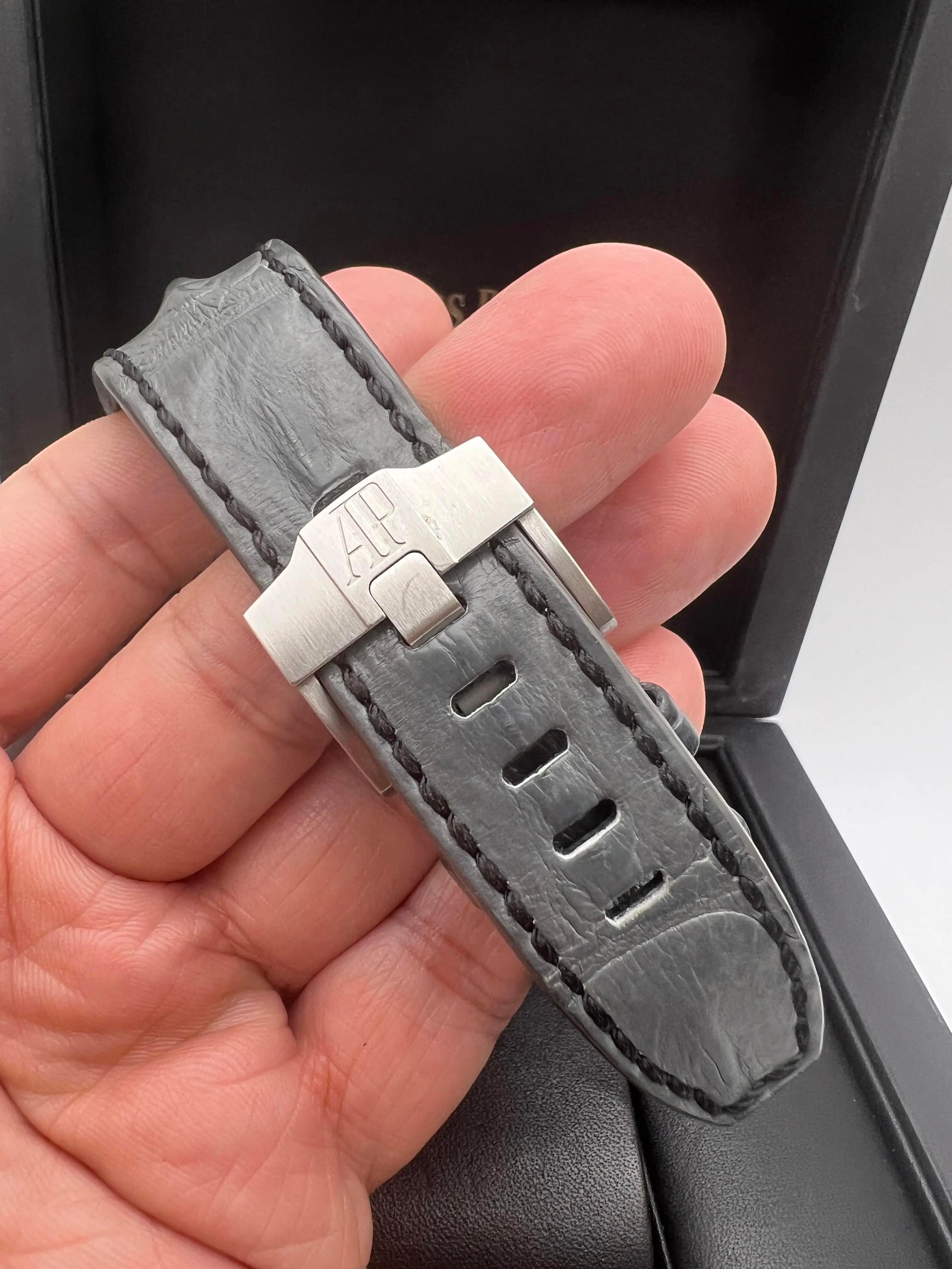 Audemars Piguet Royal Oak Offshore Chrono 42mm Elephant Grey 26470ST.OO.A104 B&P For Sale 9