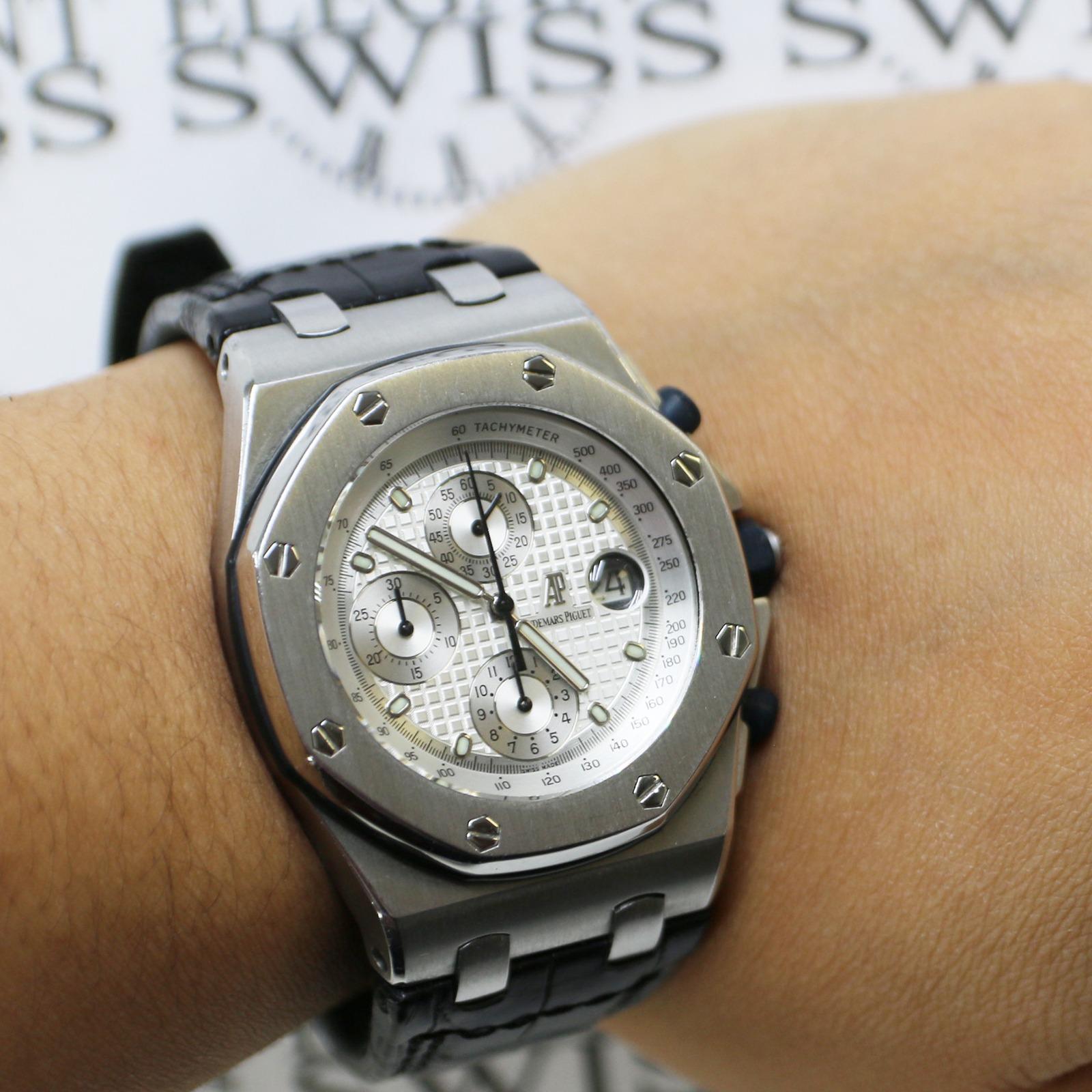 Audemars Piguet Royal Oak Offshore Chronograph Watch. Self-winding automatic movement. Stainless steel case of 42mm in diameter. Steel bezel. Scratch-resistant sapphire crystal. Silver-toned dial with “Grande Tapisserie” pattern and three sub-dials.