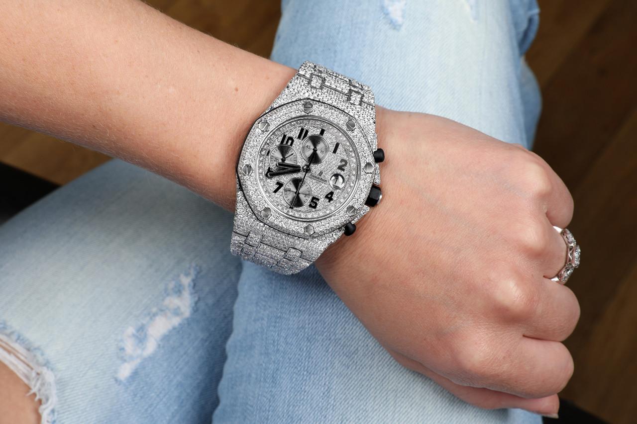 Audemars Piguet Royal Oak Offshore Chronograph Stainless Steel Automatic Fully Iced Out Watch 25721ST.OO.1000ST.09

Luminescent hands and markers on a Pave dial. Date display at the 3 o'clock position. Chronograph - three white sub-dials displaying: