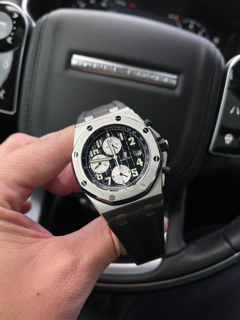 Audemars Piguet Royal Oak Offshore Chronograph Mens Watch In Excellent Condition For Sale In Great Neck, NY