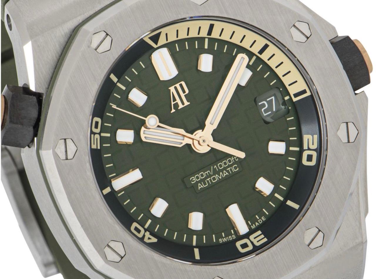 Audemars Piguet Royal Oak Offshore Diver 15720ST.OO.A052CA.01 im Zustand „Hervorragend“ im Angebot in London, GB