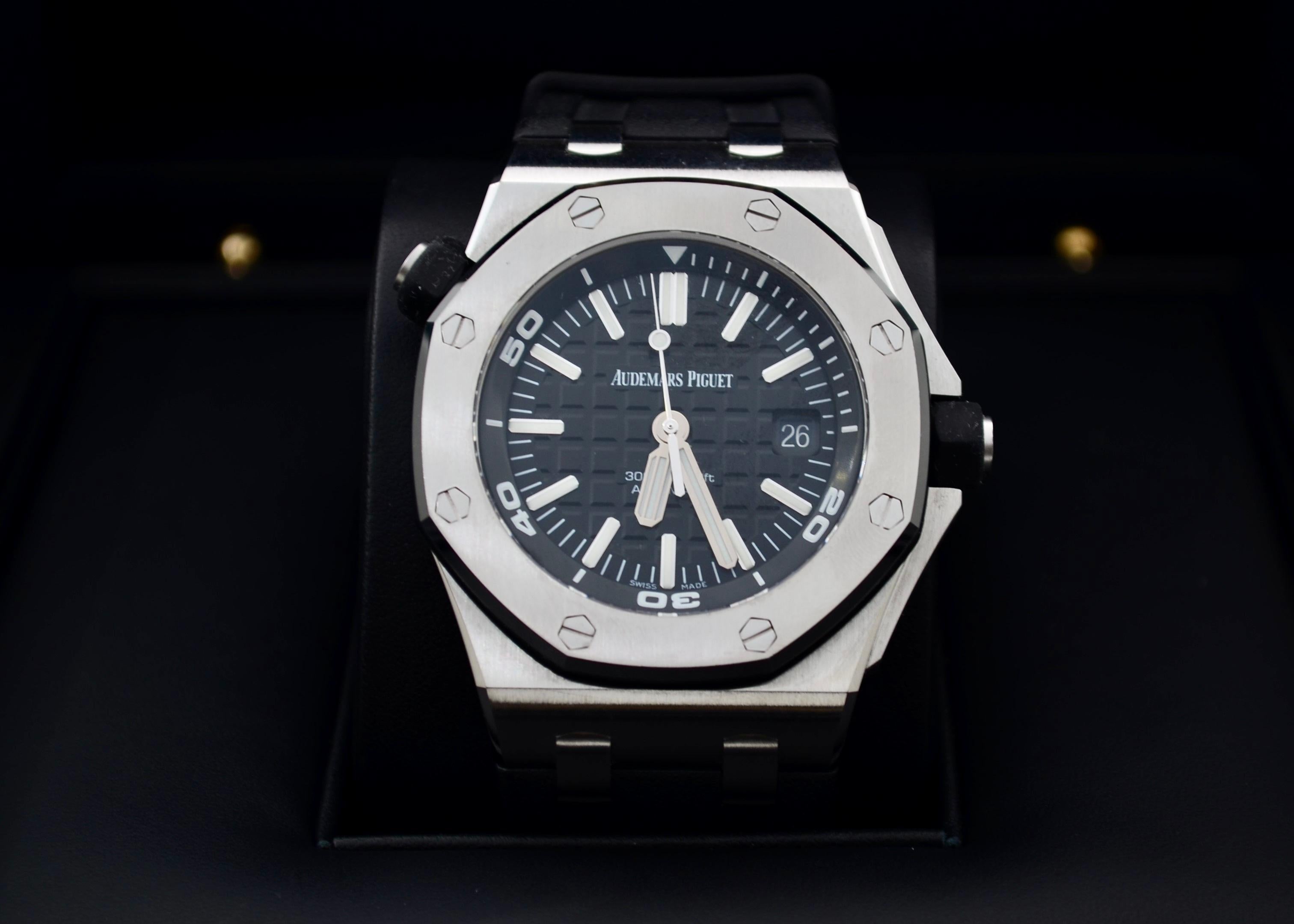 Die Uhr ist in einem sehr guten Zustand und funktioniert einwandfrei. Die Uhr wird mit der Originalbox und -dokumenten sowie einer AGS Jewelry Garantiekarte geliefert. Die Audemars Piguet Royal Oak Offshore Diver 42 mm (Referenz: