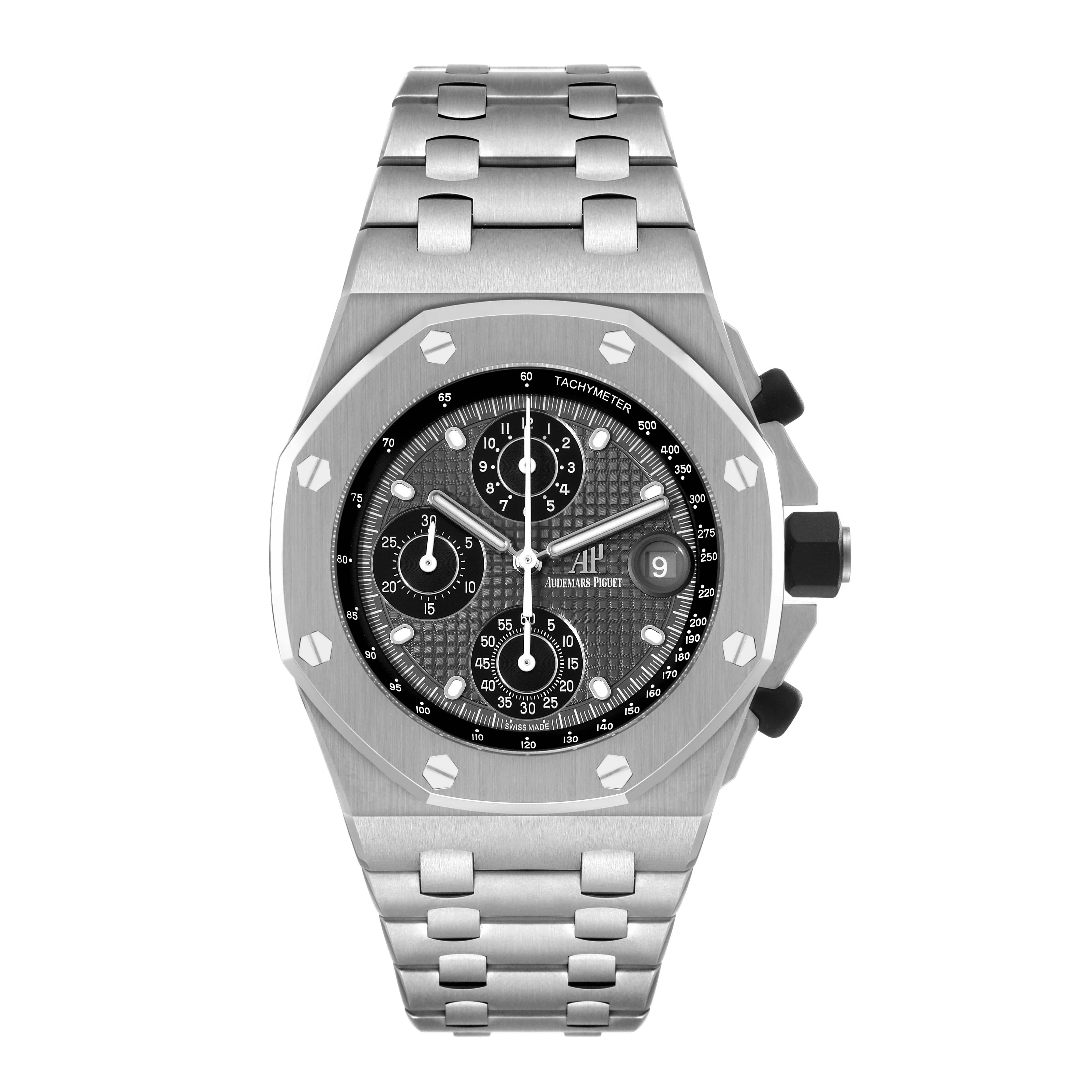Audemars Piguet Royal Oak Offshore Titanium Mens Watch 26238TI Unworn. Mouvement chronographe flyback à remontage automatique. Boîtier octogonal en titane de 42 mm de diamètre. Épaisseur du boîtier : 15.3 mm. Fond de boîtier en verre saphir