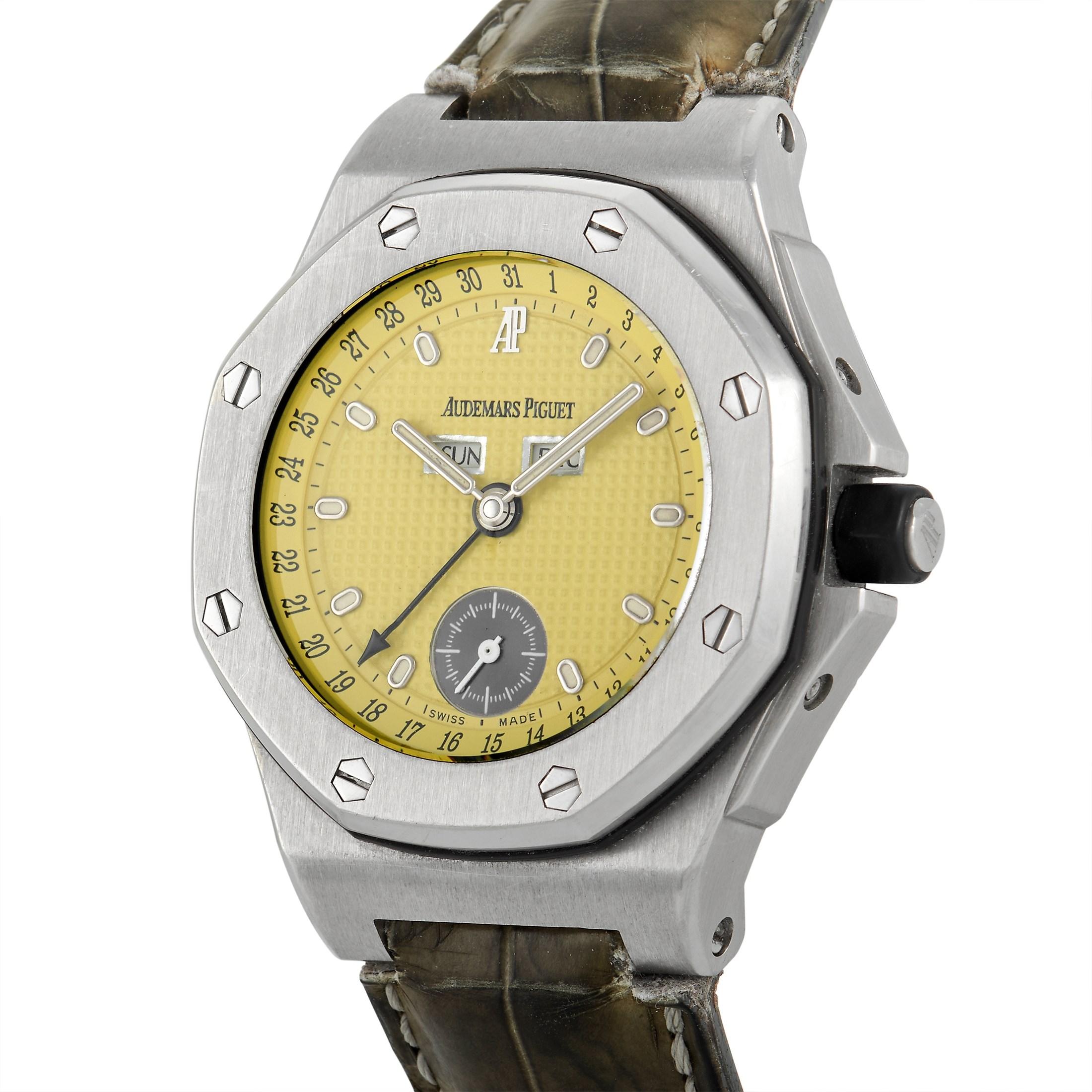 A timepiece with a full calendar, the Royal Oak 25808ST was released in late 1990s along with other different brightly-colored variations. This timepiece in particular displays an eye-catching and statement-making yellow Petit Tapisserie dial with