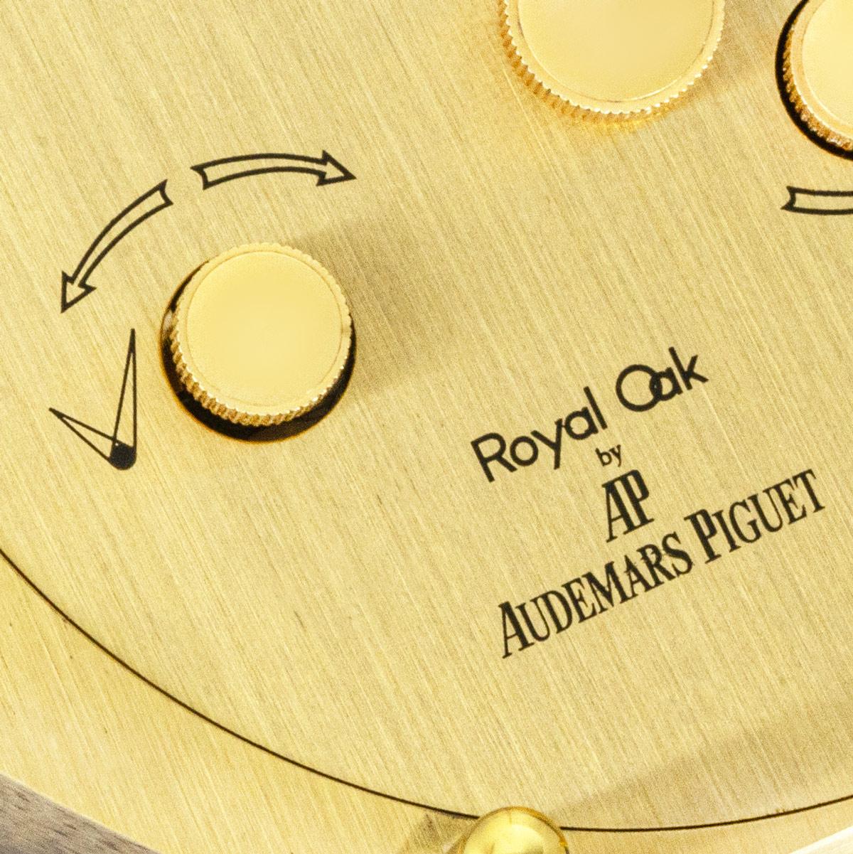 Reloj despertador de sobremesa Audemars Piguet Royal Oak Pendulette Brass White Dial C2005.


Reloj despertador de sobremesa Pendulette de latón Roble Real, esfera de color crema con marcadores horarios, bisel fijo de latón con 8 tornillos