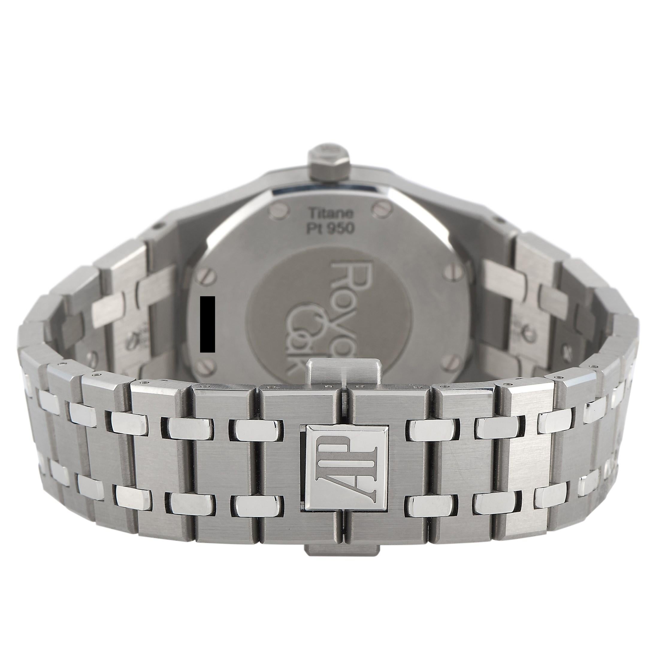 Audemars Piguet Royal Oak Quartz Titanium Platinum Watch 67651IP.ZZ.1261IP.01 In Excellent Condition In Southampton, PA