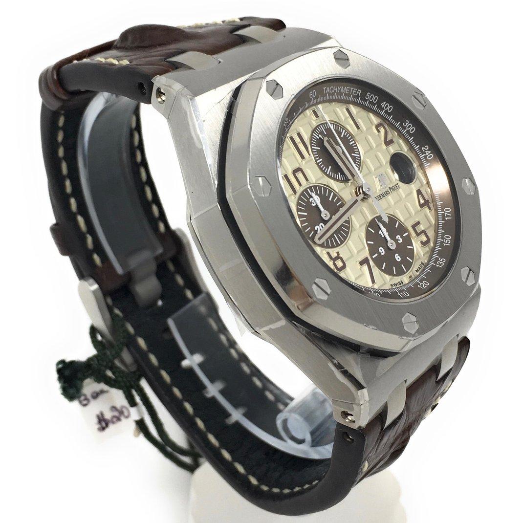 Royal Oak Offshore Safari 
42mm Diameter and 14.23mm thick, sapphire back with glare-proof, screw-down crown and push pieces, steel bezel, sapphire crystal, ivory-toned dial with “méga tapisserie” pattern, brown counters, brown arabic numerals with