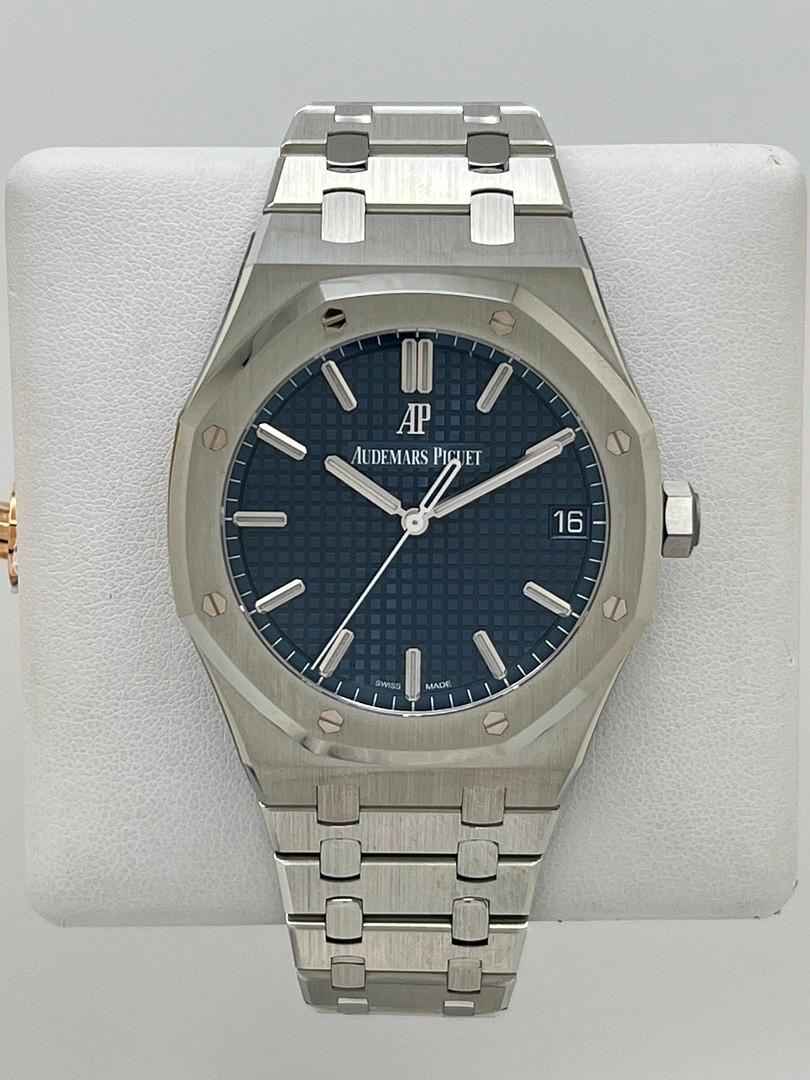 Audemars Piguet Royal Oak Selfwinding Steel Blue Dial 15500ST 2020 In Excellent Condition For Sale In New York, NY