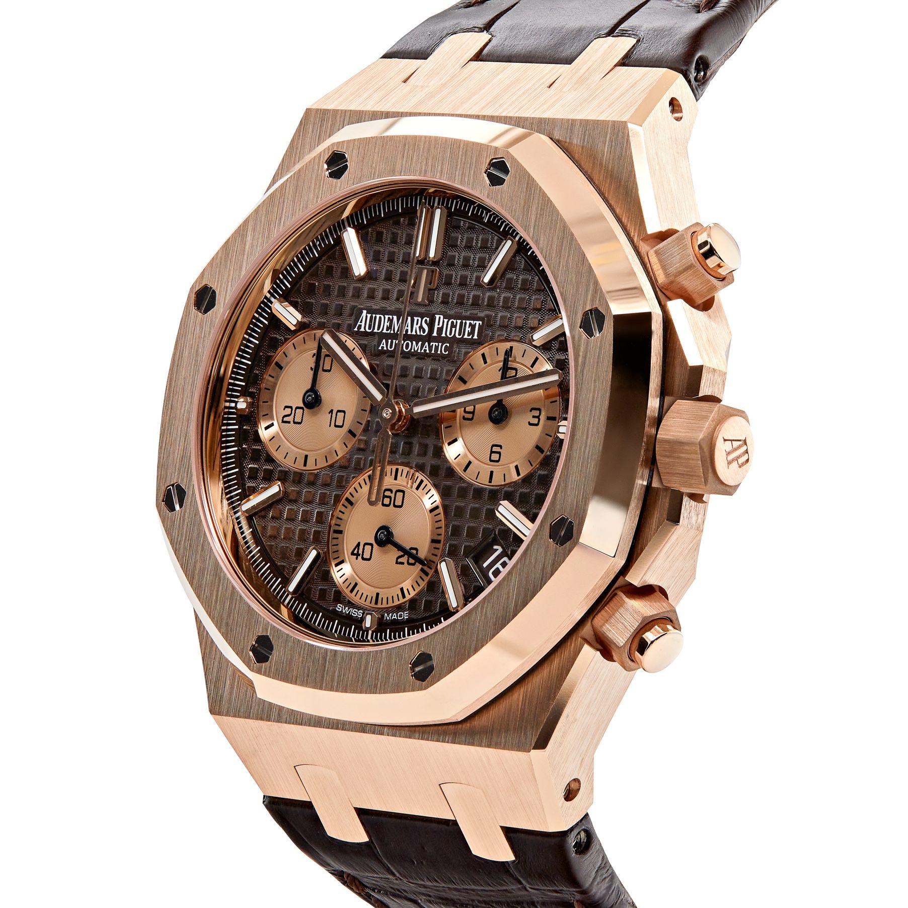 This Royal Oak Selfwinding Chronograph adorns a brown “Grande Tapisserie” dial with pink gold-toned counters, pink gold applied hour-markers and Royal Oak hands with luminescent coating. This model features a 41mm 18-carat pink gold case,