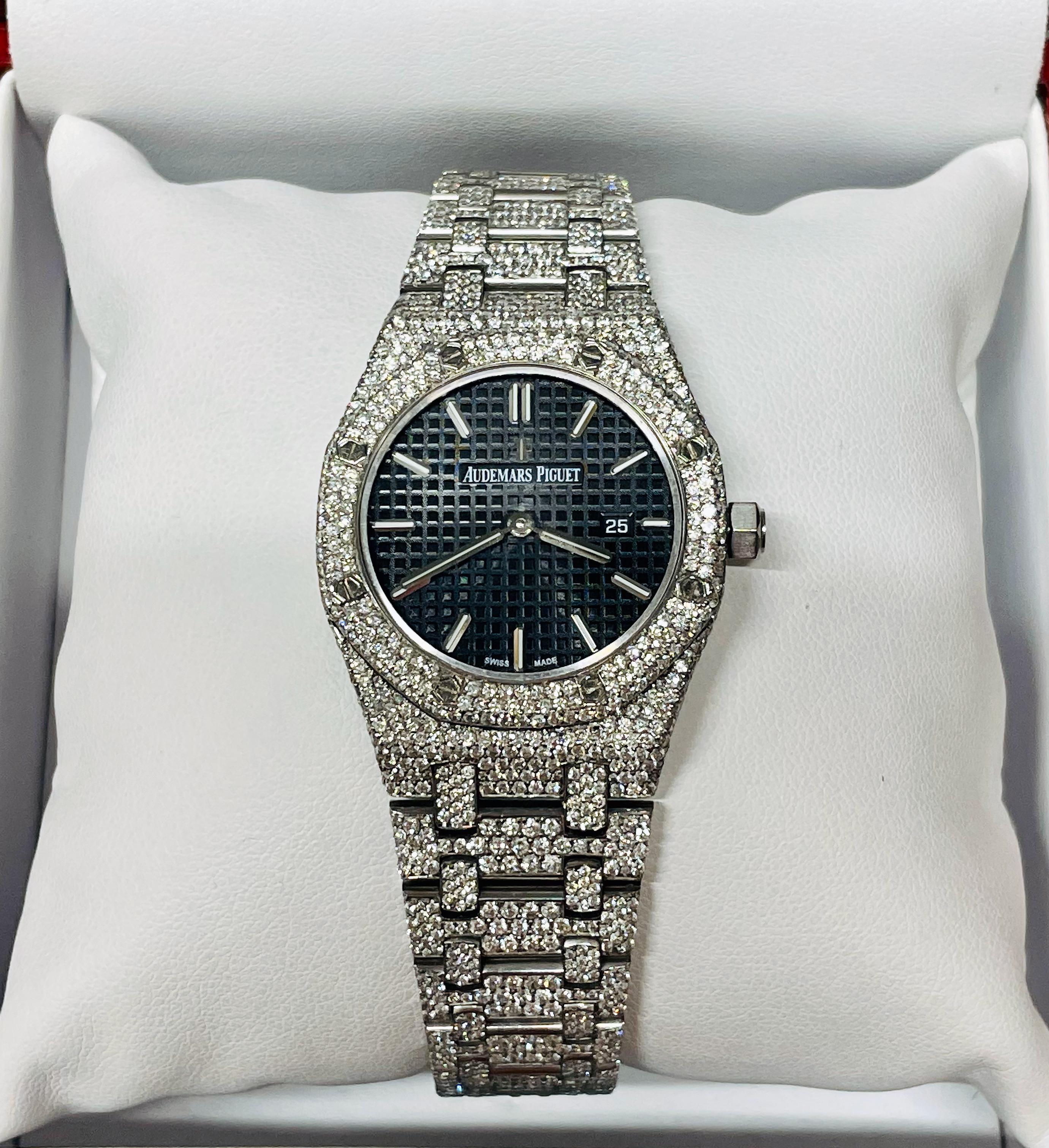 MONTRE AUDEMARS PIGUET ROYAL OAK EN ACIER INOXYDABLE AVEC CADRAN EN DAMIER GRIS-NOIR & APPROX. 1 750 DIAMANTS 

DESCRIPTION DE L'ARTICLE : 
Une montre-bracelet Audemars Piguet de grande taille. Il s'agit du très populaire modèle Royal Oak. La montre
