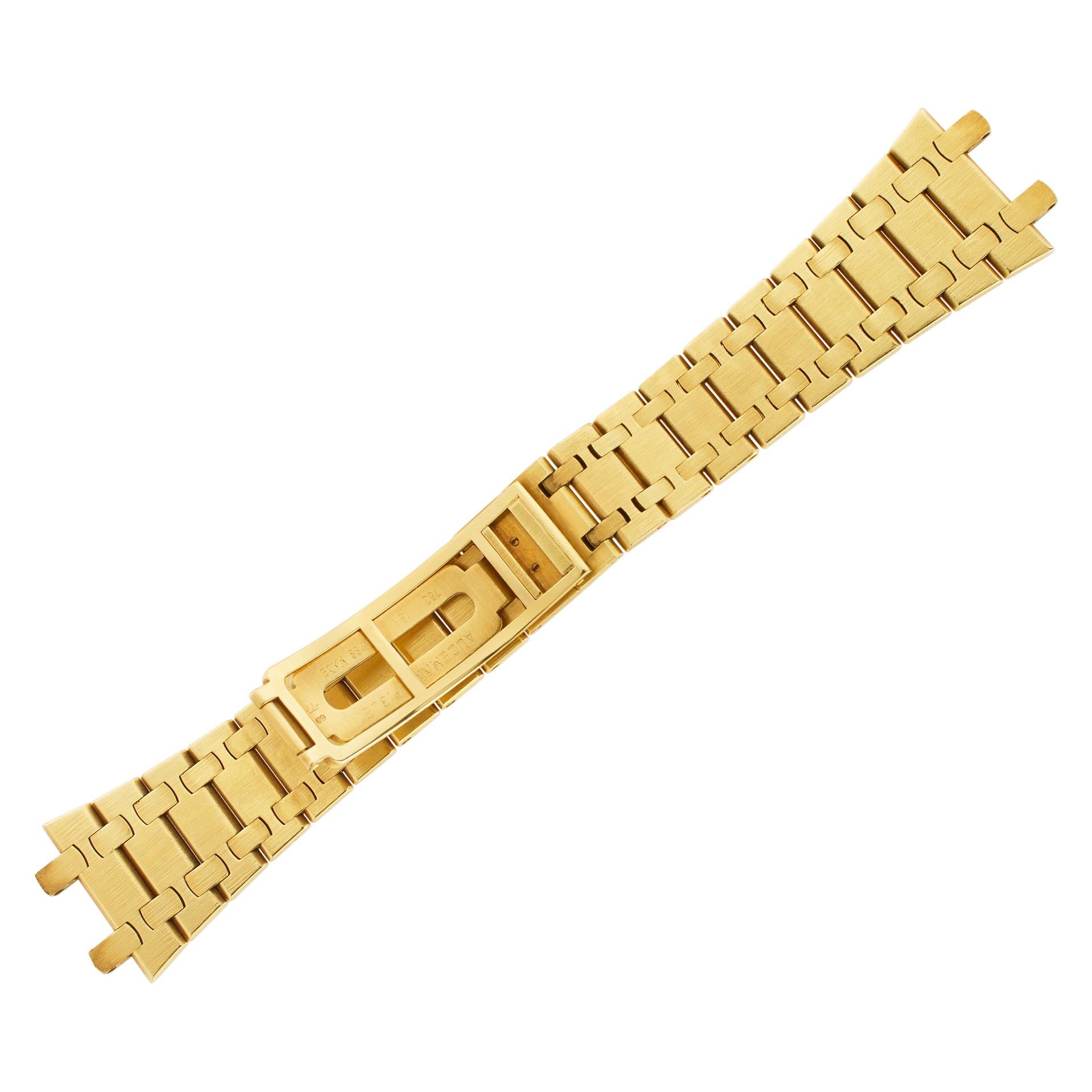 Audemars Piguet Royal Oak 18k Armband/Band. 23mm Größe Breite, wo es auf die Uhr befestigt ist. Passt auf 35mm bis 36mm Royal Oak Modelle. Gesamtlänge 5,5 Zoll. Mit dem Kopf der Uhr sollte die Gesamtlänge 7-7,5 Zoll betragen.
