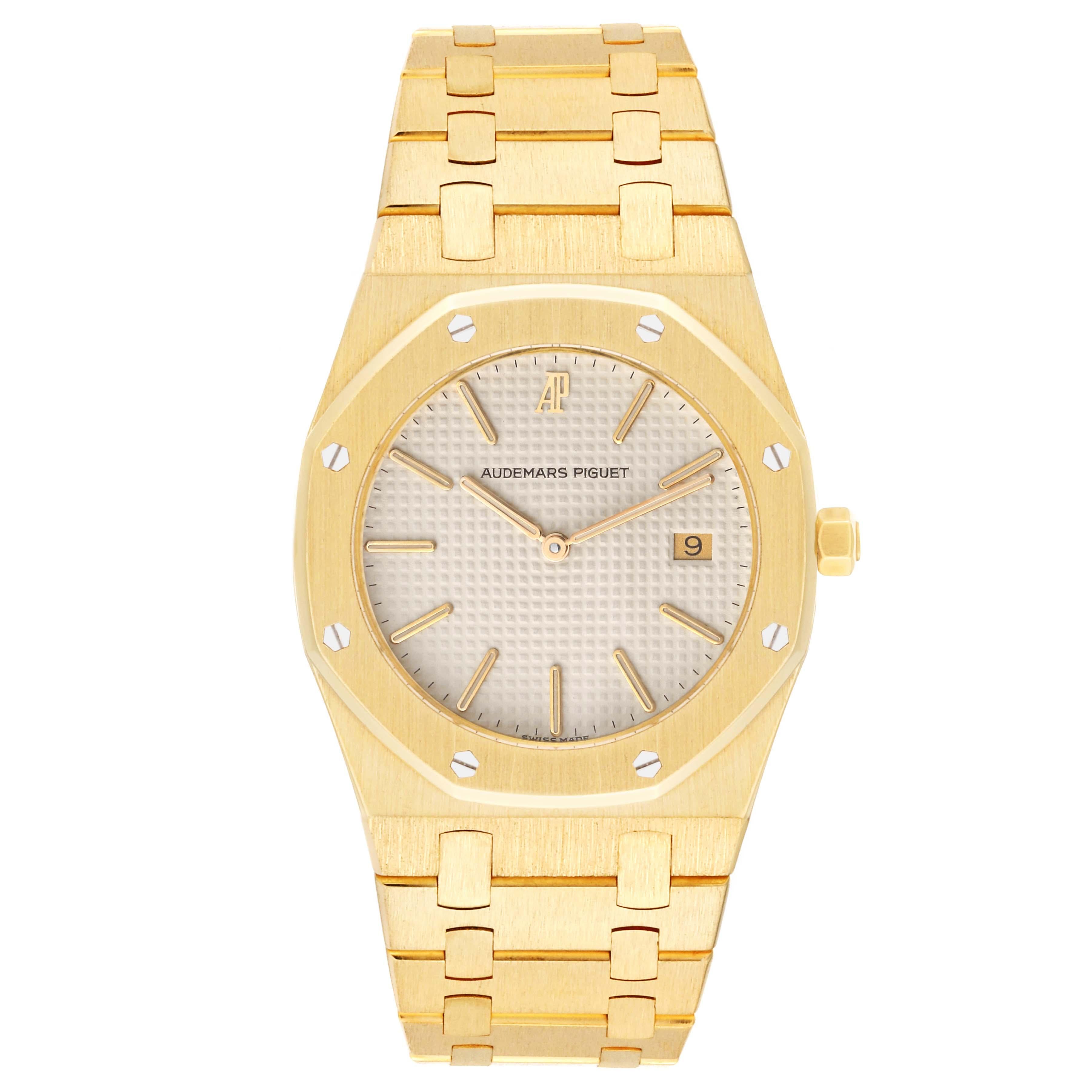 Audemars Piguet Royal Oak Yellow Gold Mens Watch 56175BA. Quartz movement. 18k yellow gold case 33.0 mm in diameter. 18k yellow gold bezel punctuated with 8 signature screws. Scratch resistant sapphire crystal. Ivory Tapisserie (waffle pattern) dial