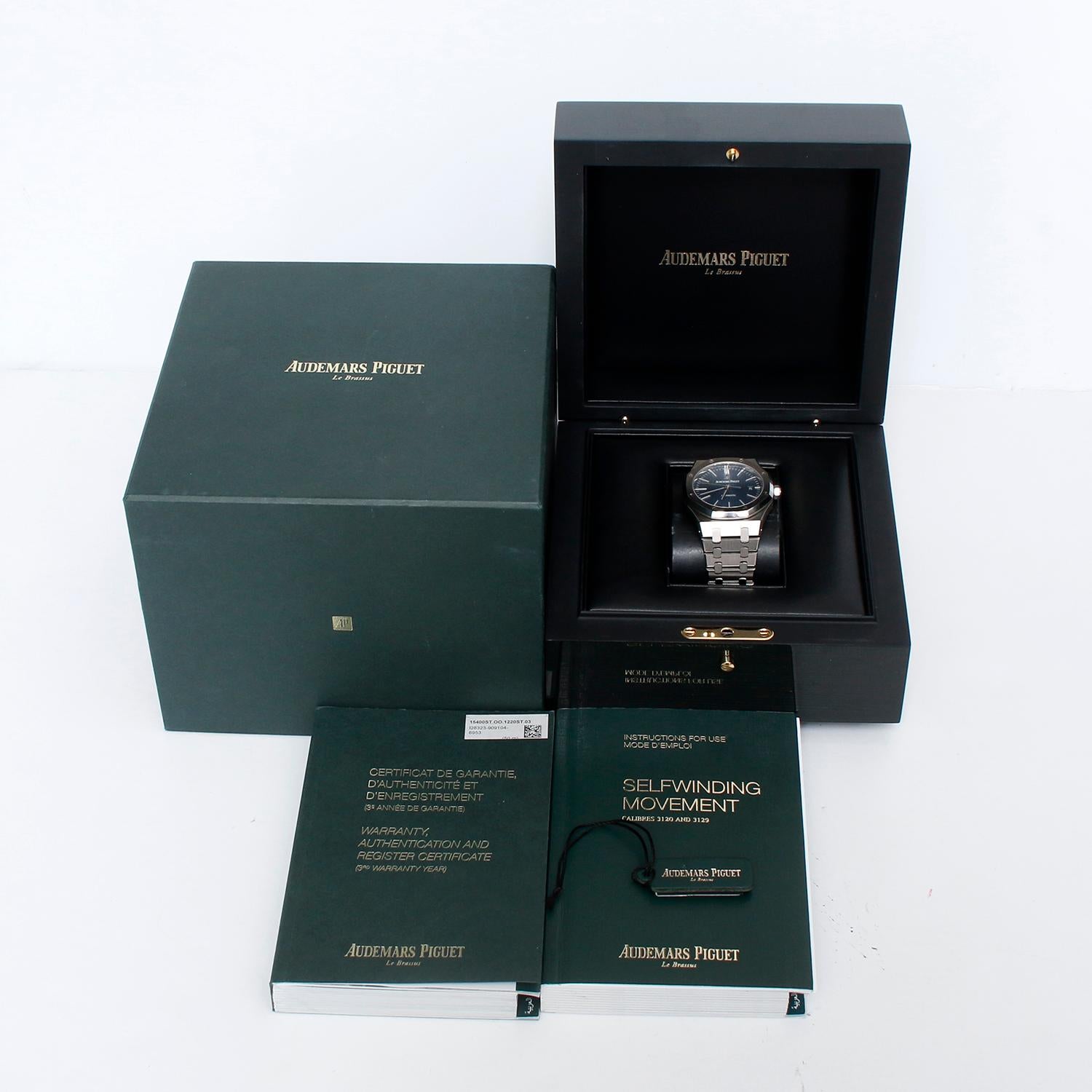 Audemars Piguet Stainless Steel Men's Royal Oak Watch 15400ST.OO.1220ST.03 In Excellent Condition In Dallas, TX