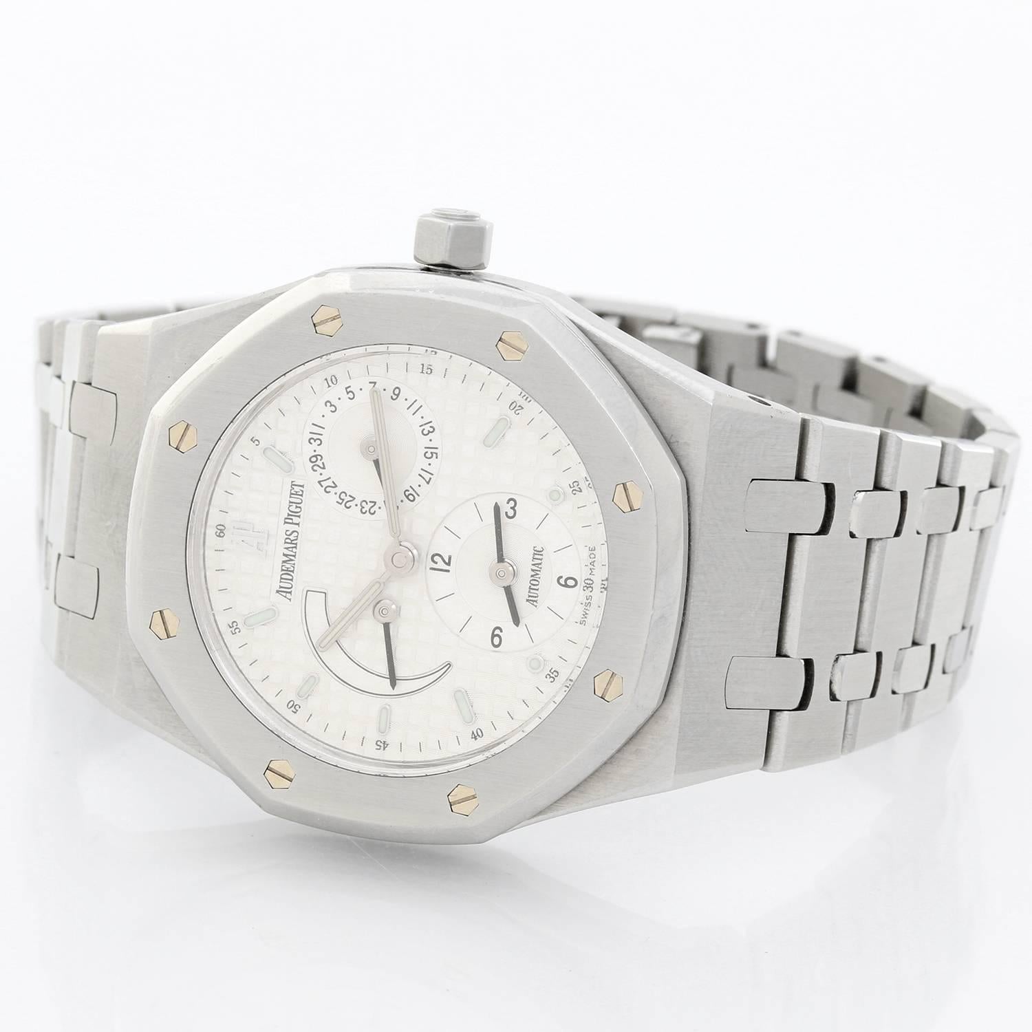 Audemars Piguet Steel Royal Oak Dual Time - Automatic winding . Stainless steel. White dial with luminous markers. Stainless steel. Pre-owned with box .
