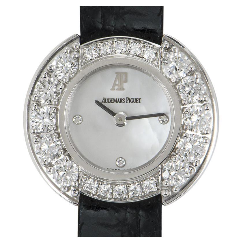 A 21.5 mm Unworn 18k White Gold NOS Ladies Cocktail Dress Wristwatch 67366BC/Z/0010RA/01 white mother of pearl dial set with 3 applied round brilliant cut diamond hour markers, a fixed 18k white gold bezel set with 20 round brilliant cut diamonds,