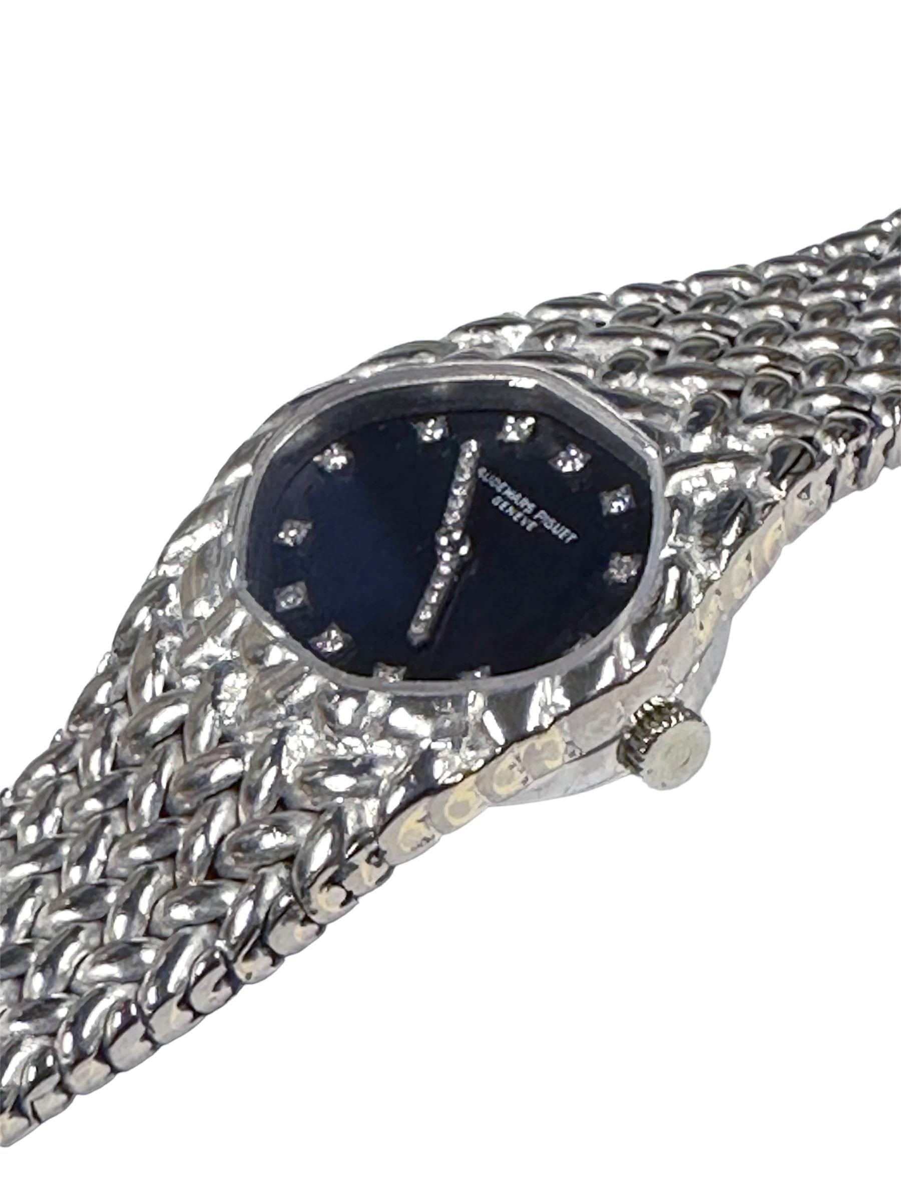 CIRCA 1970 Audemars Piguet Damenarmbanduhr, 25 X 16 M.M. 18k Weißgold 2 Stück Fall, 17 Jewel, mechanische, Handaufzug Bewegung, schwarzes Zifferblatt mit Diamant gesetzt Markierungen und Diamant gesetzt Gold Zeiger. Integrierte Kreuz gewebt weichen