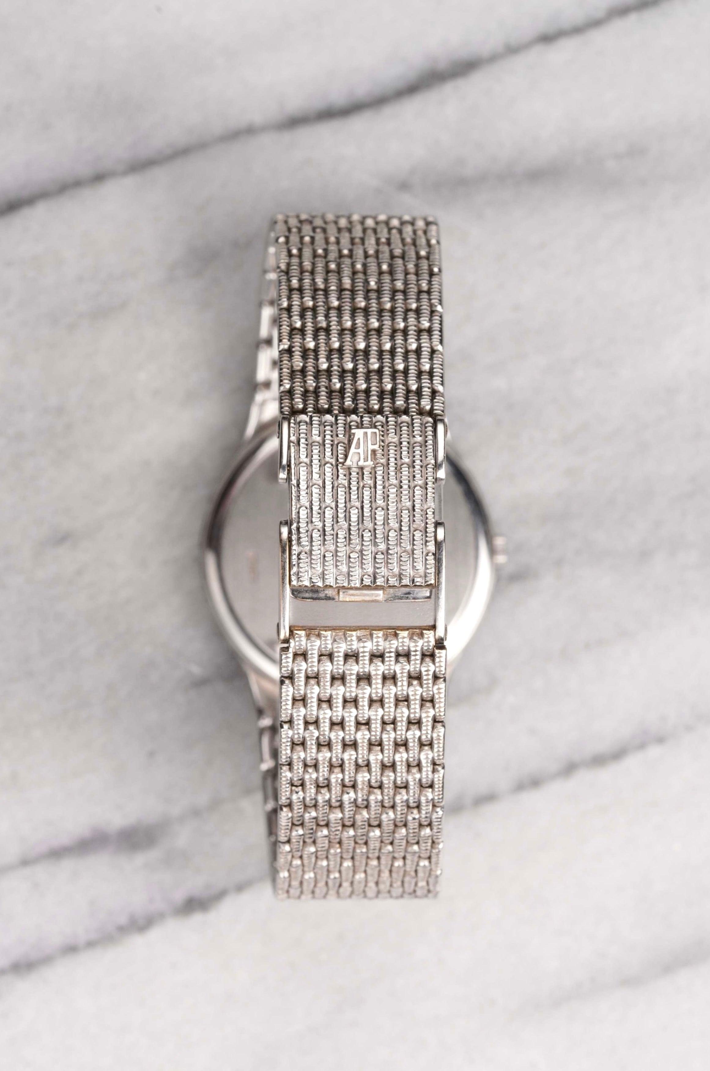 Montre Audemars Piguet en or 18 carats avec cadran en diamants, années 1970 Pour femmes en vente