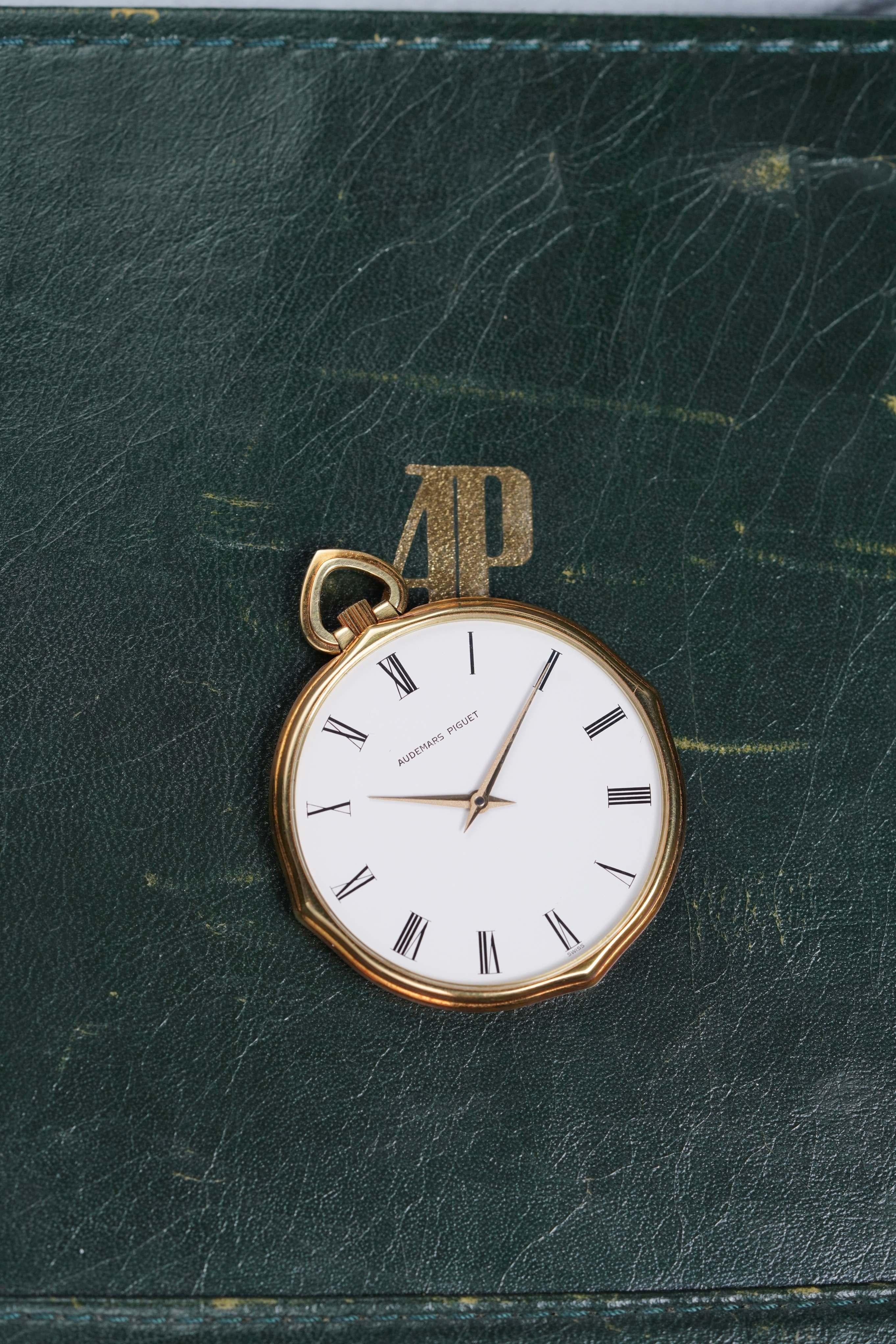 Audemars Piguet White Roman Dial Watch in 18K Yellow Gold, 1980s In Good Condition For Sale In New York, NY