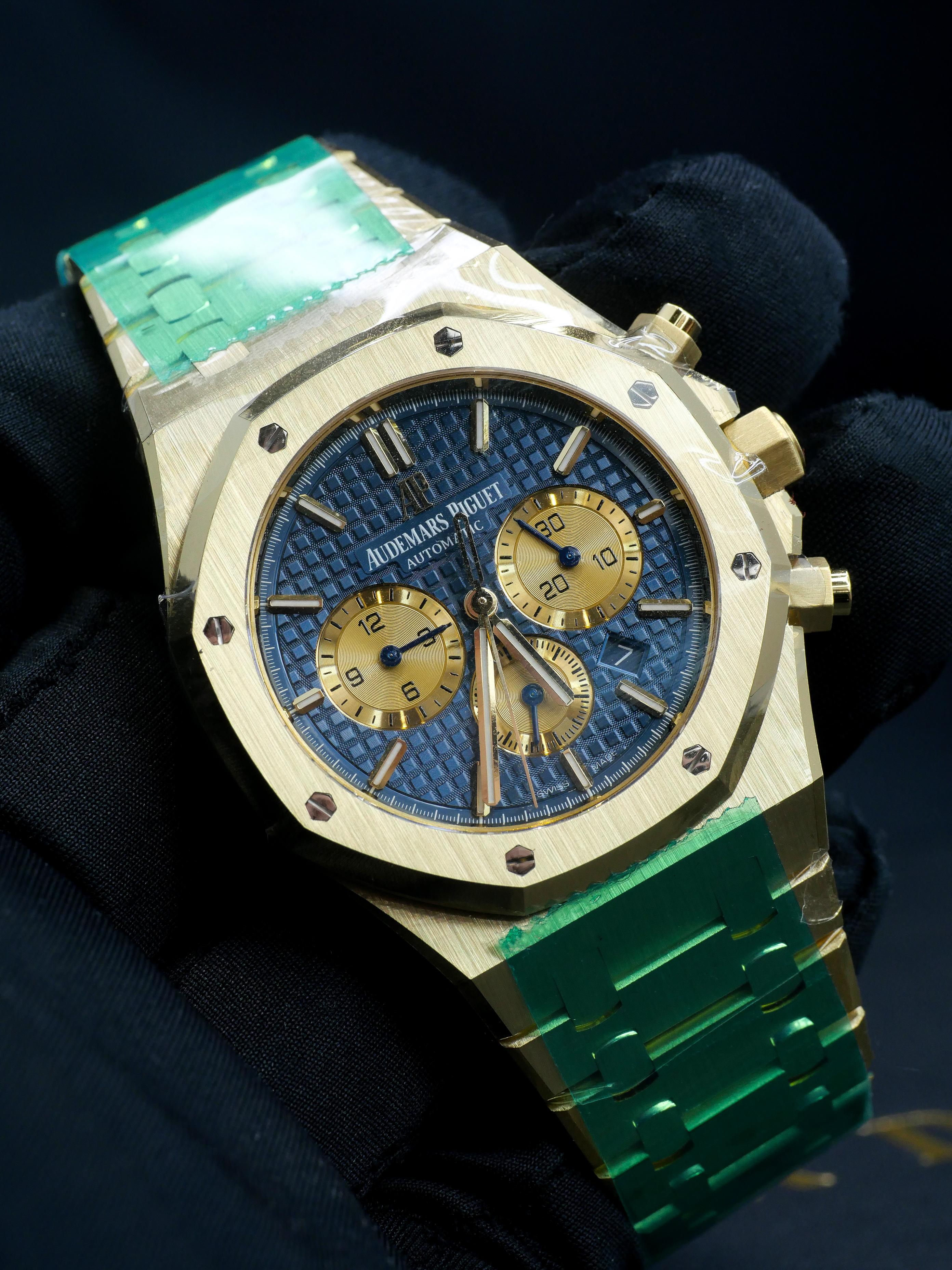 Audemars Piguet Yellow Gold Royal Oak Blue Dial Chronograph Automatic Wristwatch In New Condition For Sale In MELBOURNE, AU