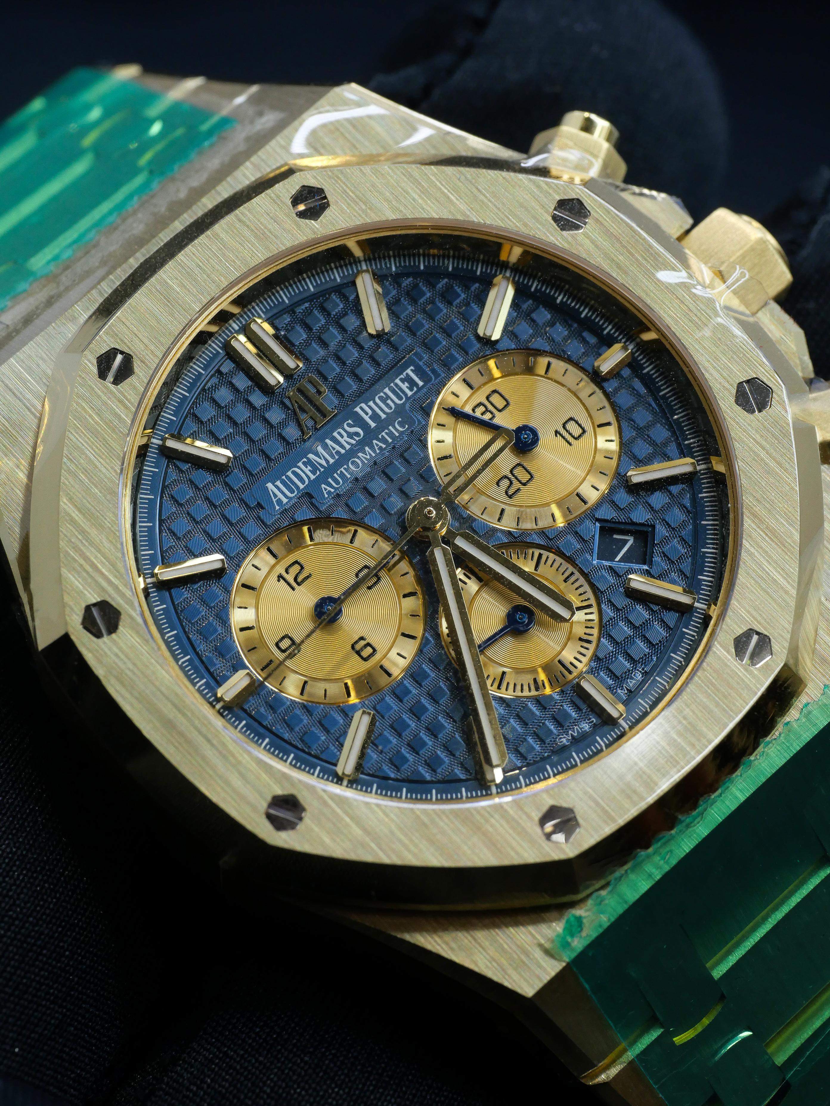 Women's or Men's Audemars Piguet Yellow Gold Royal Oak Blue Dial Chronograph Automatic Wristwatch For Sale