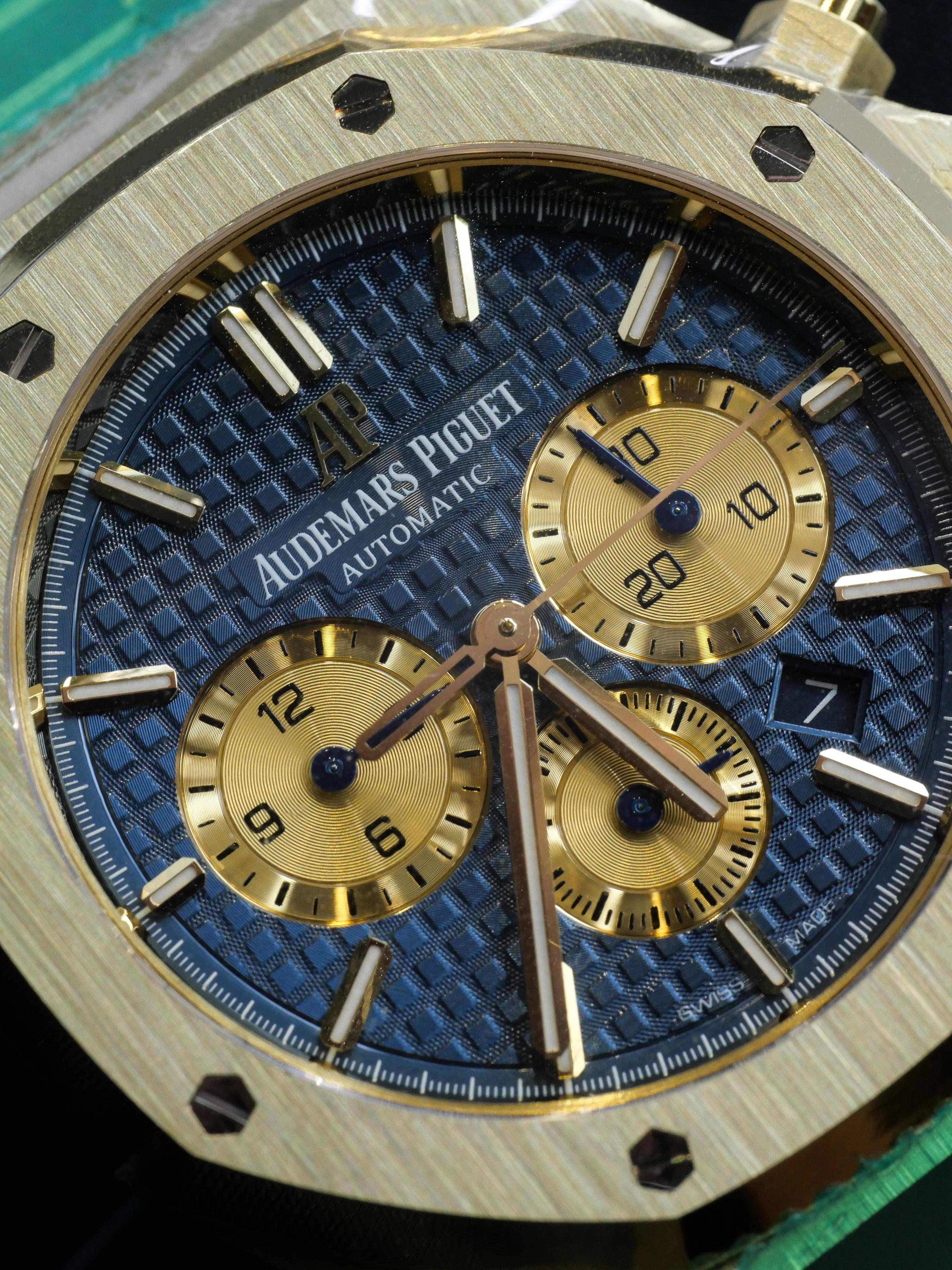 Audemars Piguet Yellow Gold Royal Oak Blue Dial Chronograph Automatic Wristwatch For Sale 1
