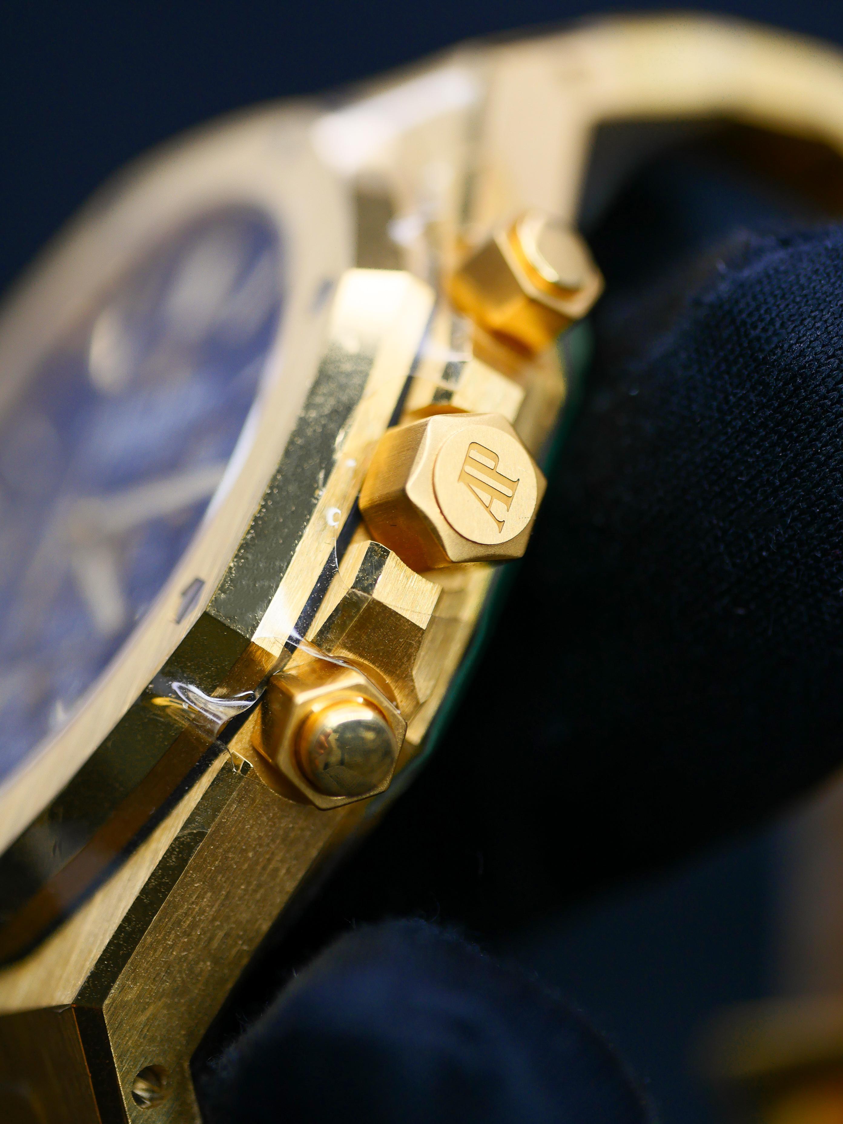Audemars Piguet Yellow Gold Royal Oak Chronograph Self-winding Wristwatch For Sale 2