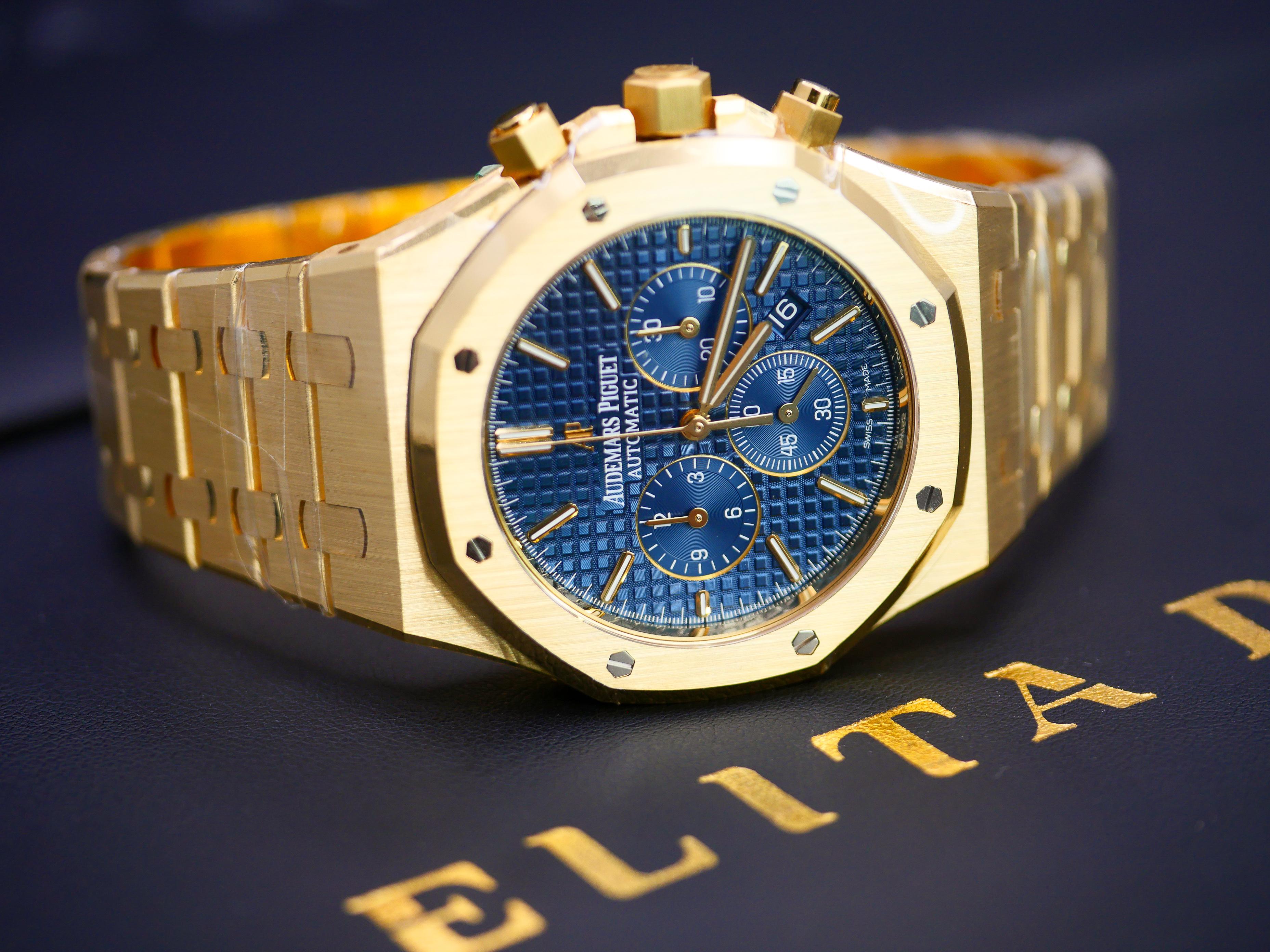 Audemars Piguet Yellow Gold Royal Oak Chronograph Self-winding Wristwatch For Sale 3